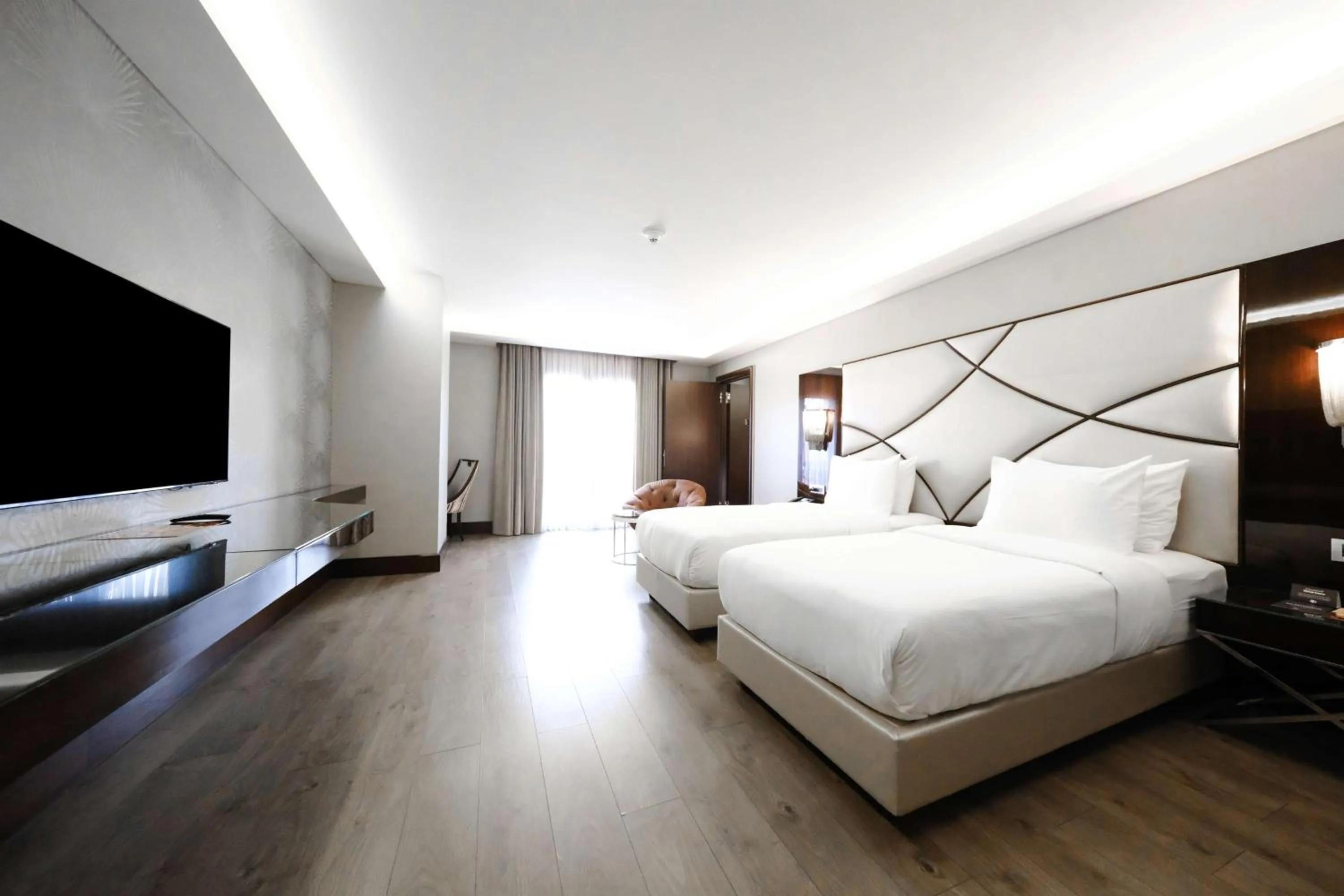 Bedroom, Bed in DoubleTree by Hilton Istanbul Gayrettepe