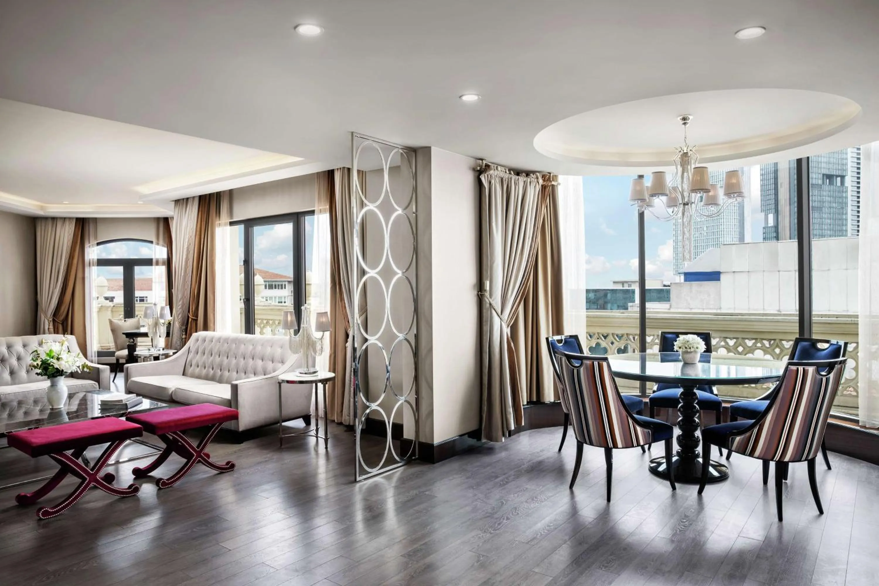 Living room in DoubleTree by Hilton Istanbul Gayrettepe