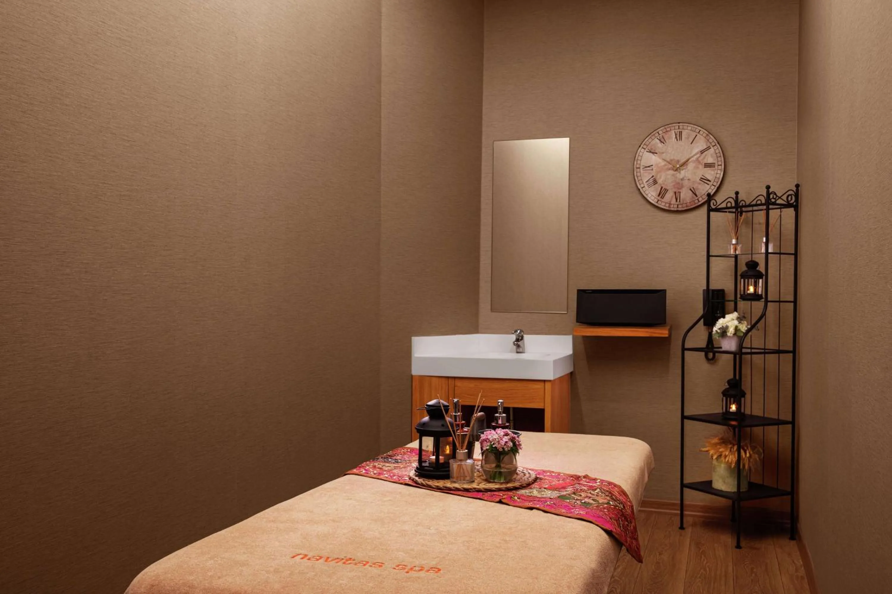 Spa and wellness centre/facilities, Bed in DoubleTree by Hilton Istanbul Gayrettepe