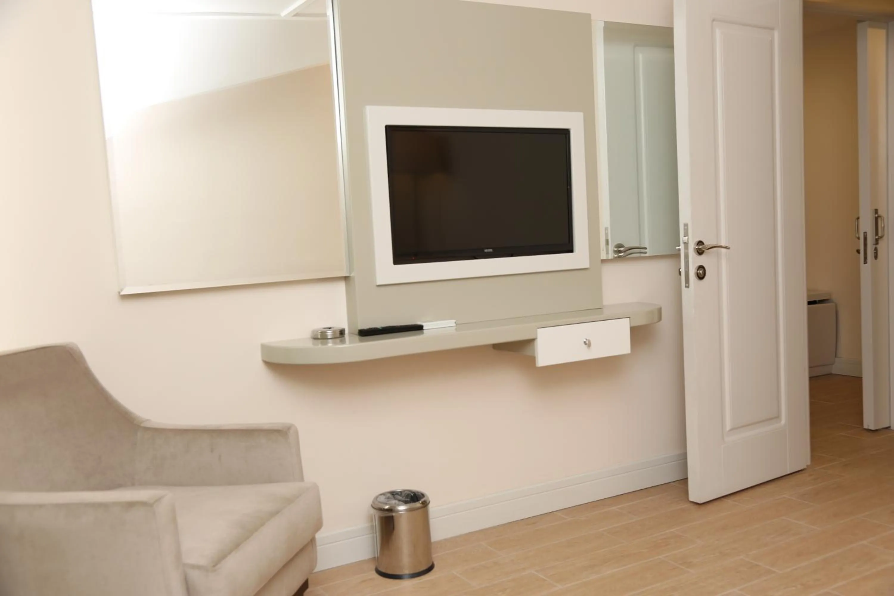 Family Room (4 Adults) in Asli Hotel