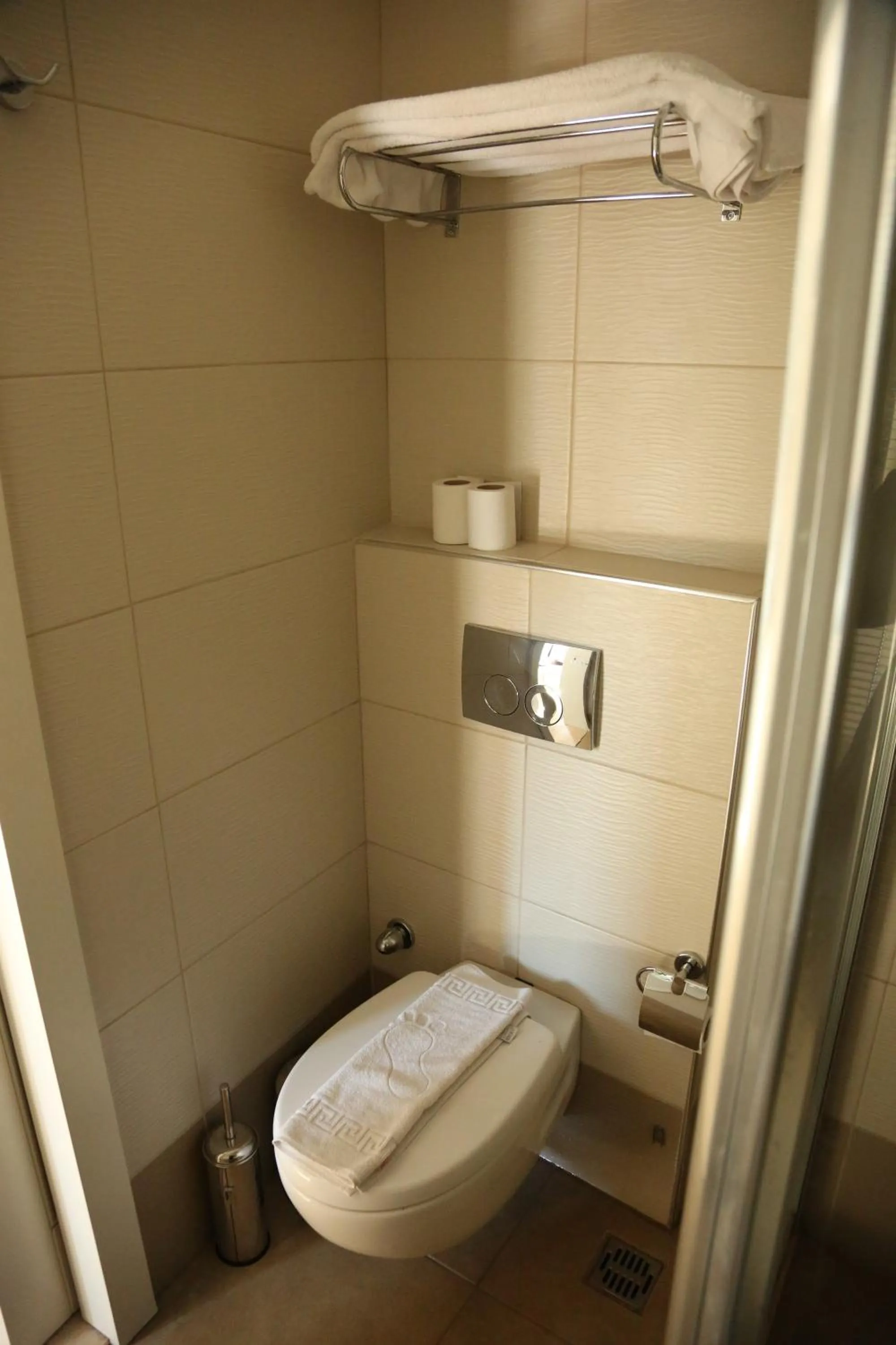 Shower in Asli Hotel