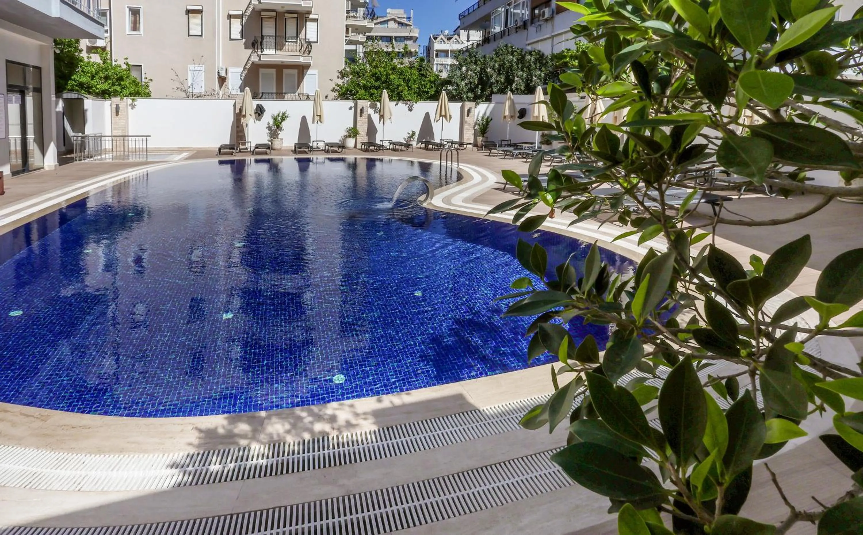 Swimming pool in Asli Hotel