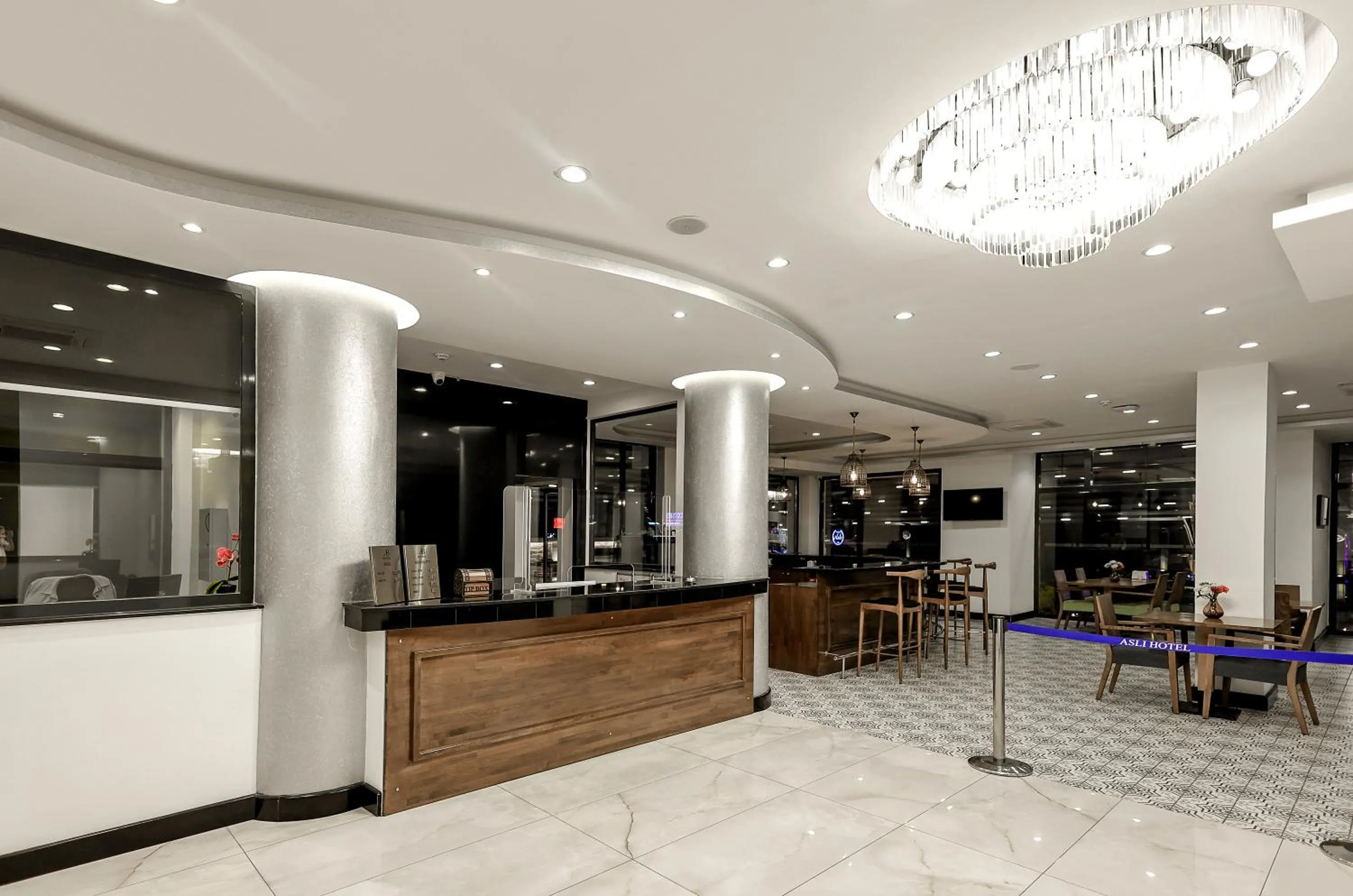 Lobby or reception in Asli Hotel
