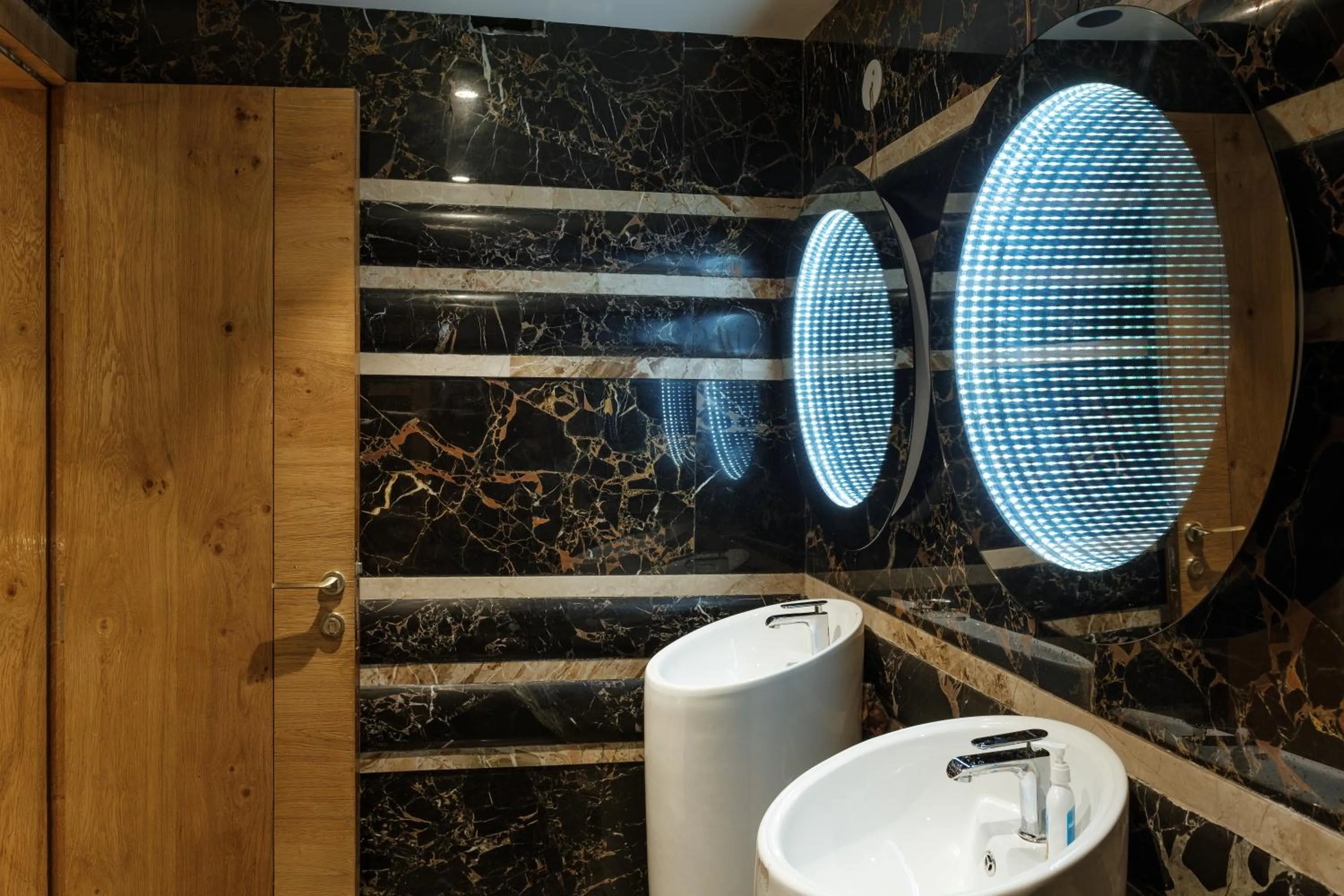 Bathroom in Hotel Clarks Premier ,Kota