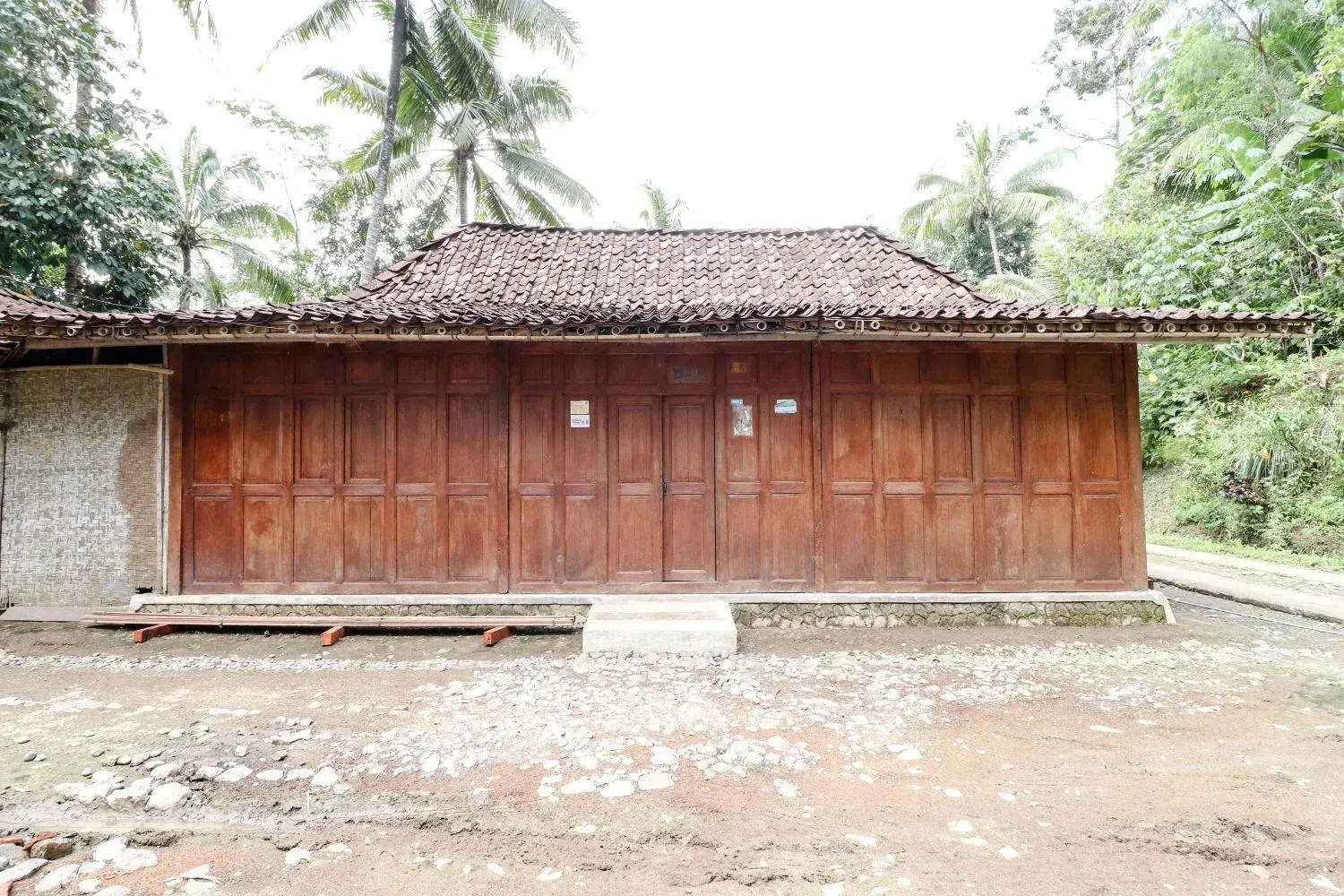 Property building in Homestay Mbah Parni Property building in Homestay Mbah Parni