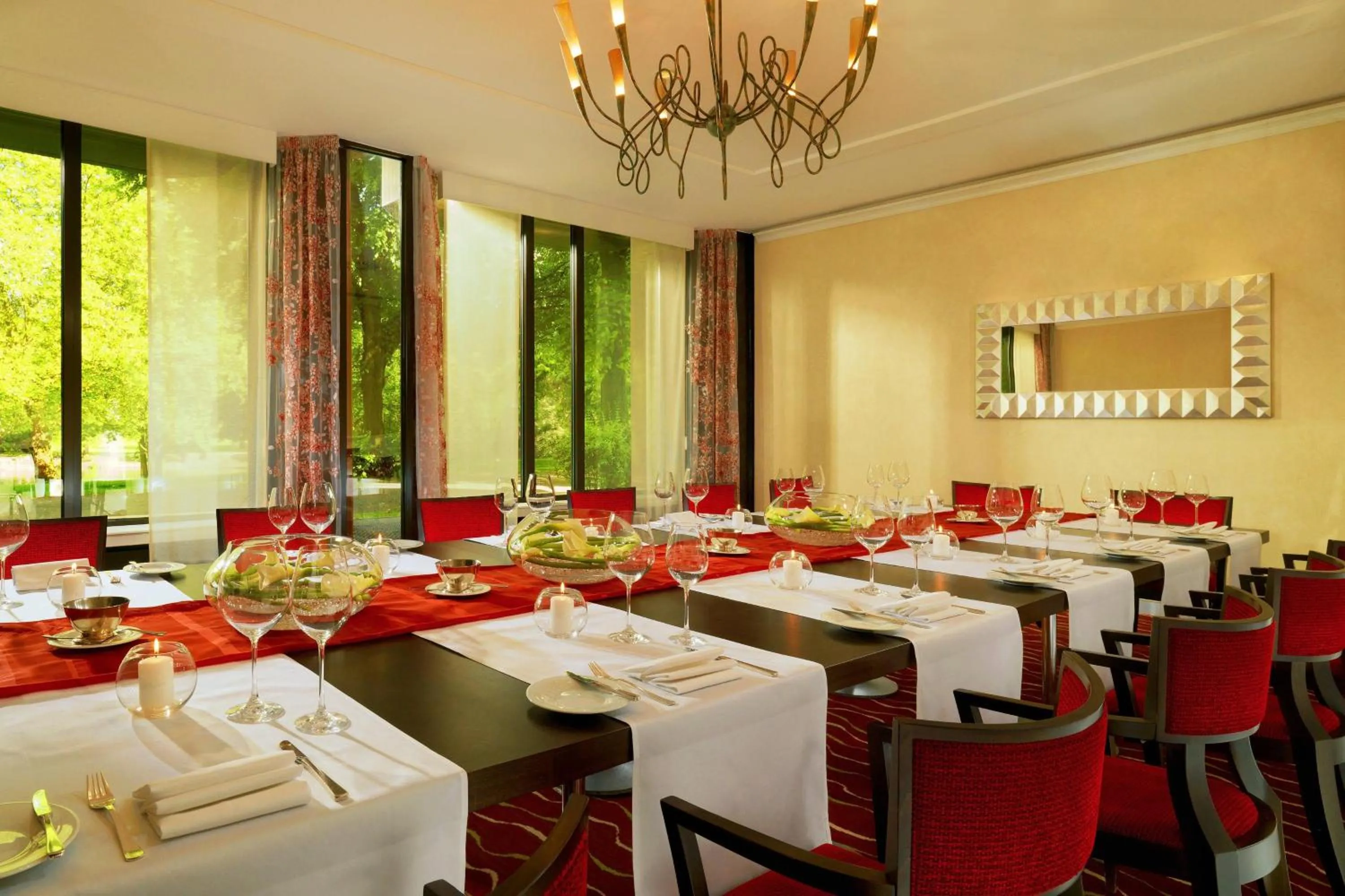 Restaurant/places to eat in Sheraton Essen Hotel