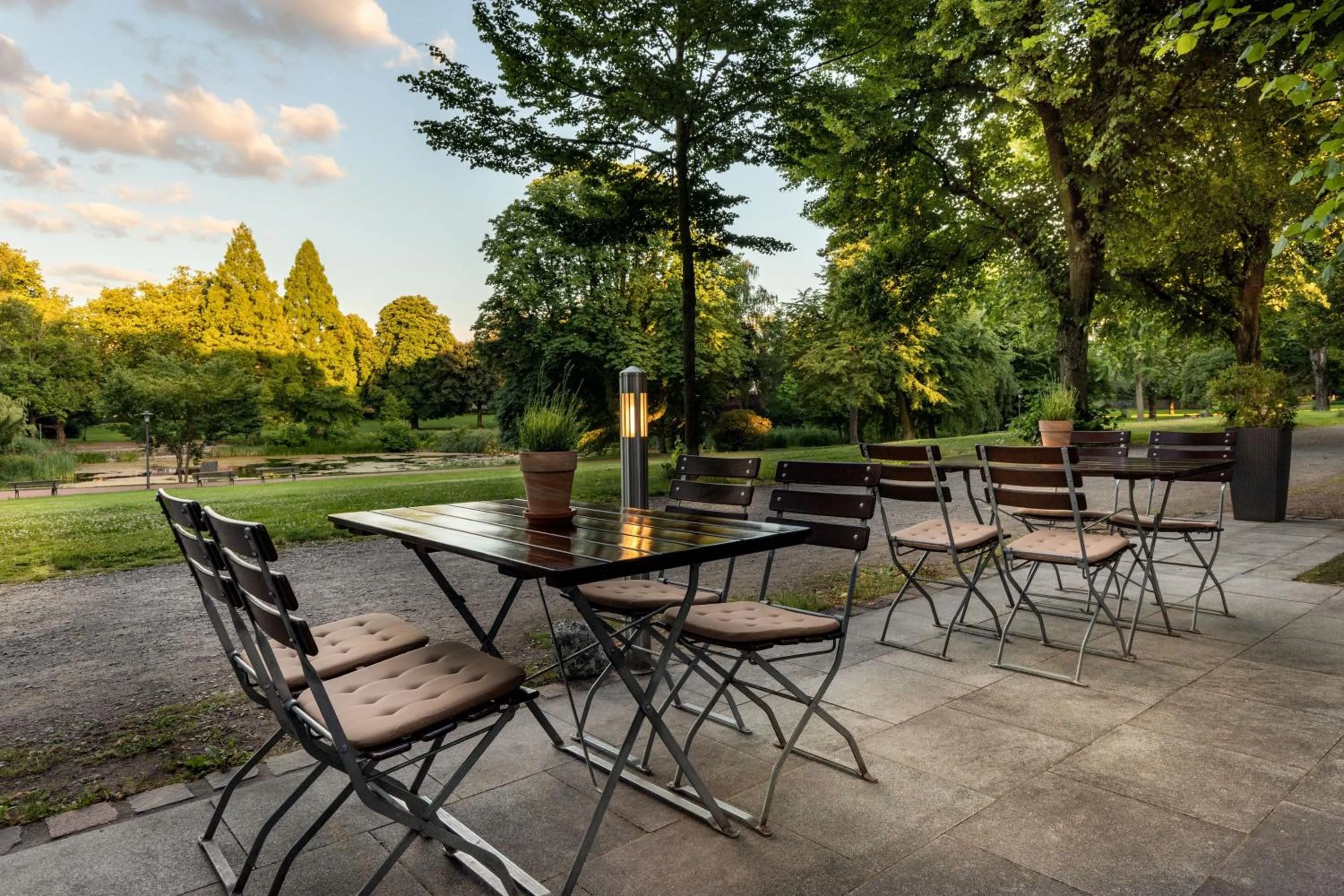 Lounge or bar in Sheraton Essen Hotel