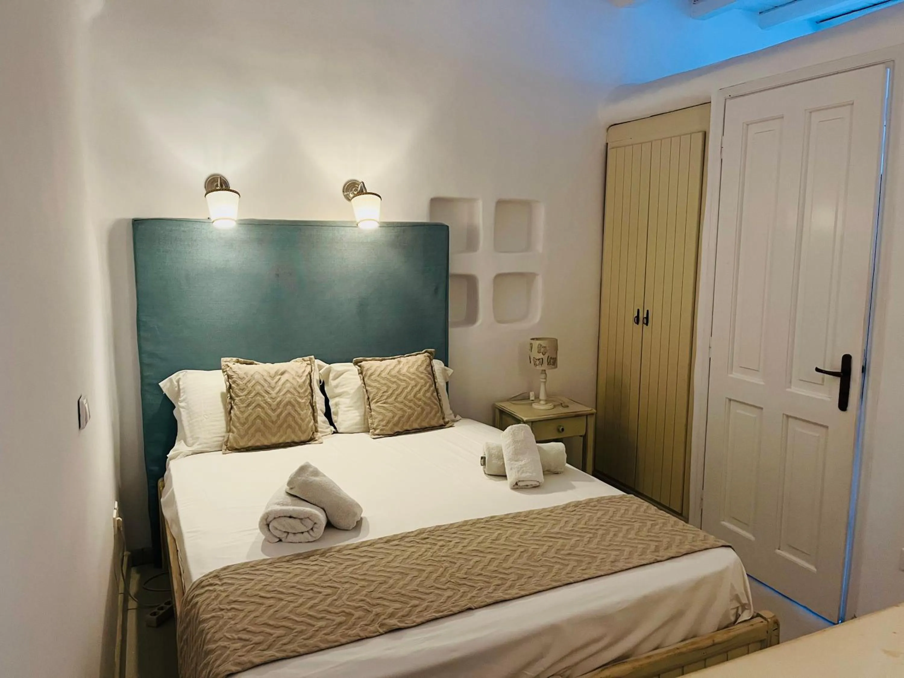 Bed in Navy Blue Suites