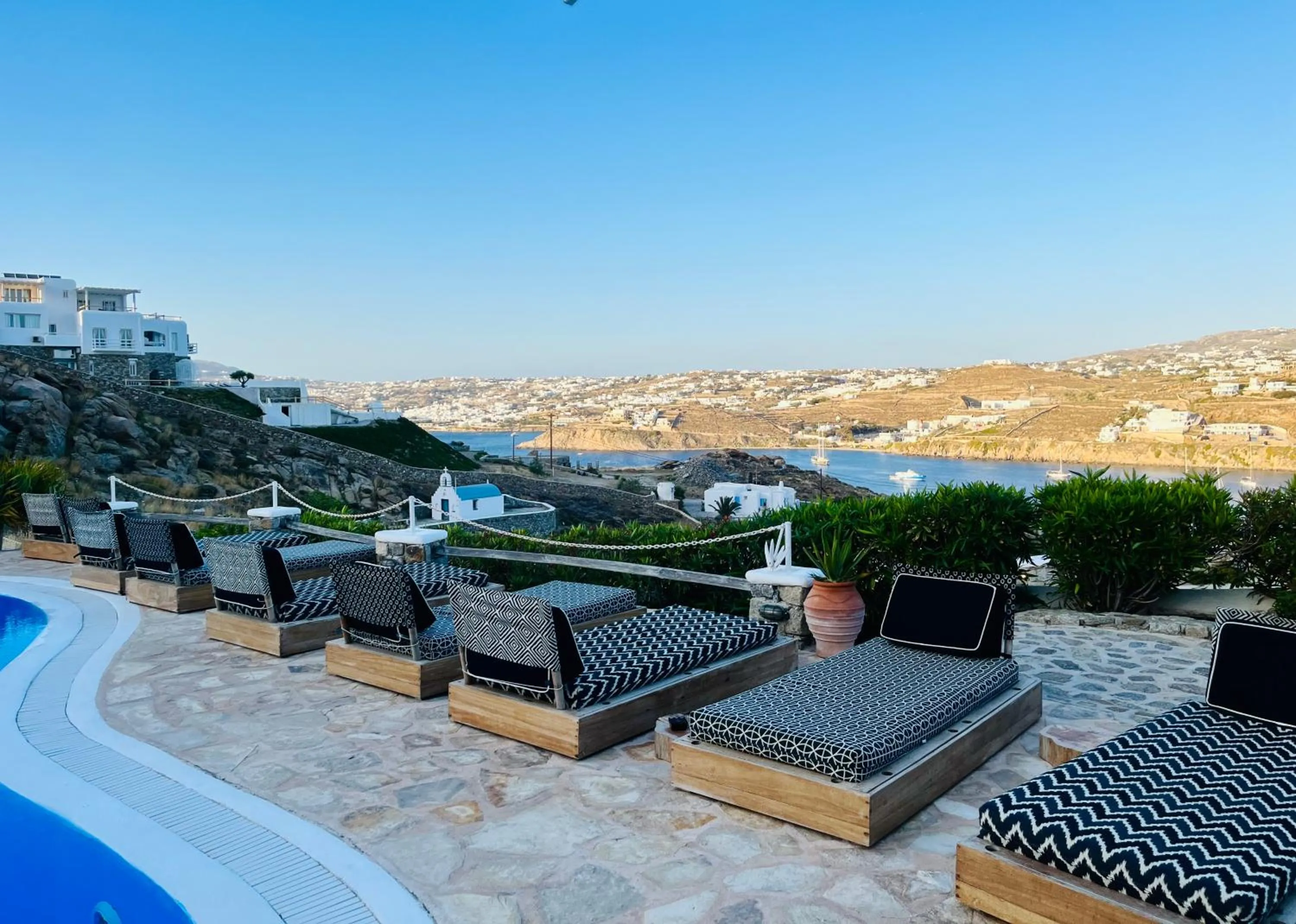 Natural landscape in Navy Blue Suites