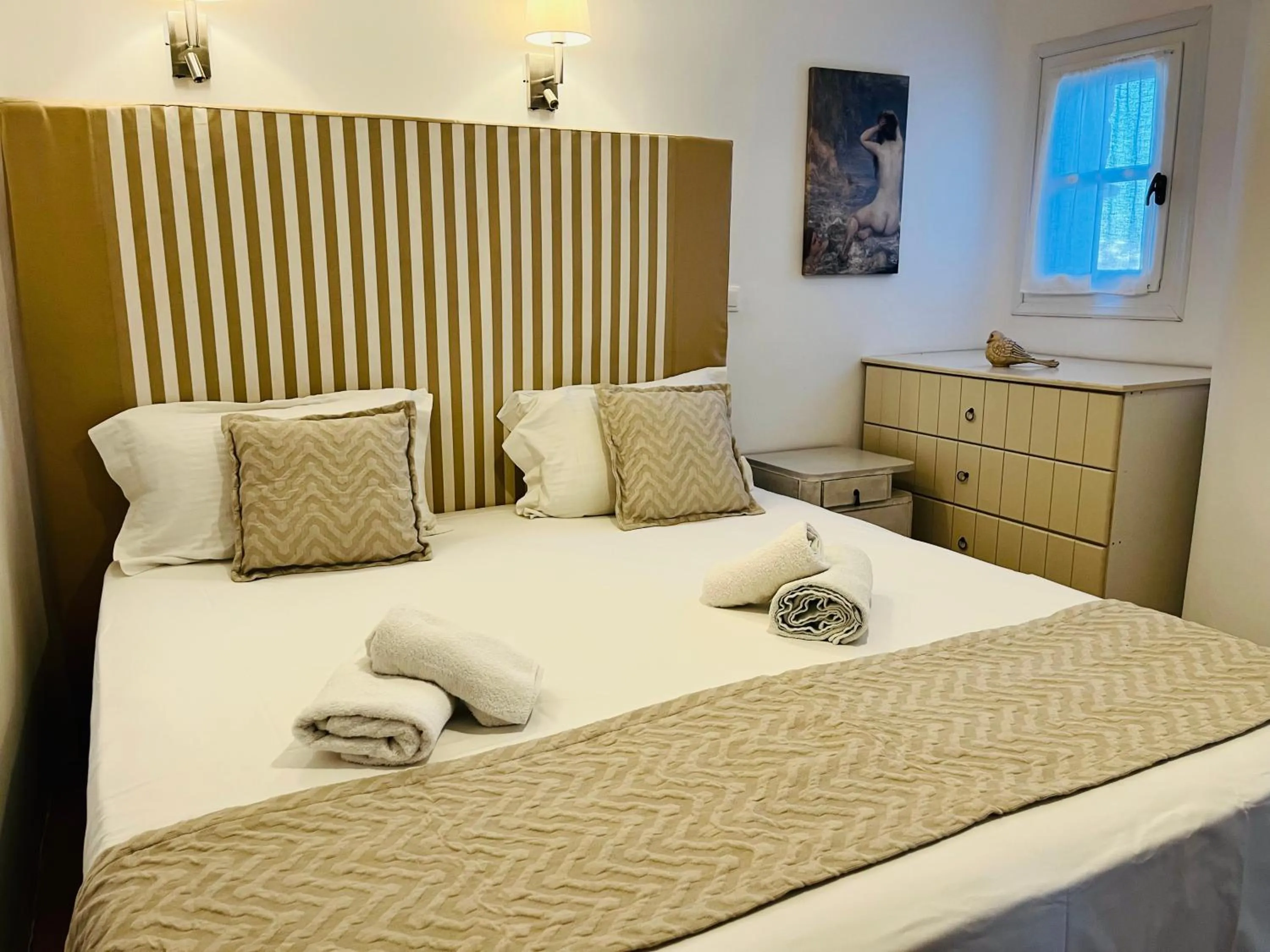 Bed in Navy Blue Suites