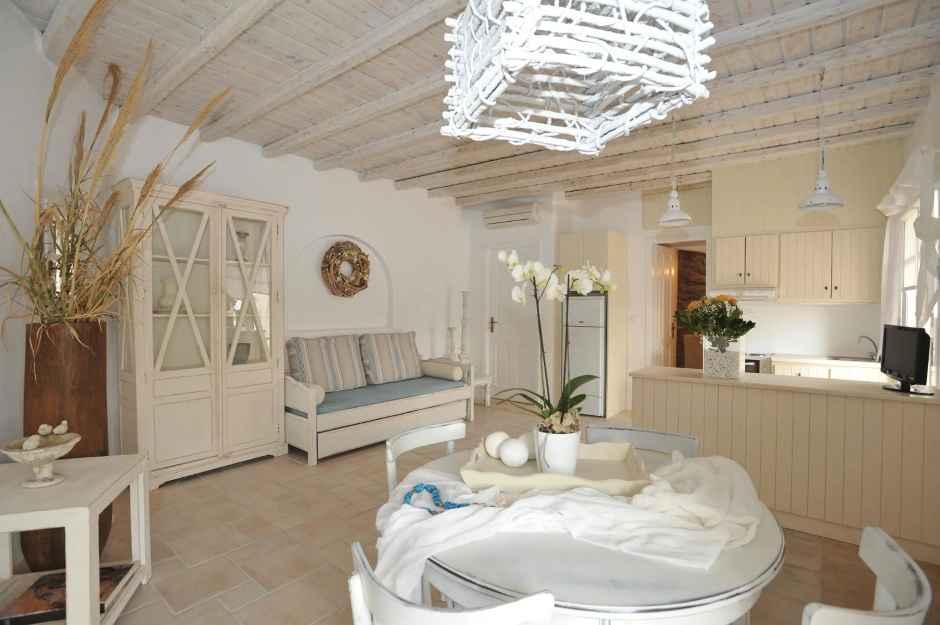 Kitchen or kitchenette in Navy Blue Suites