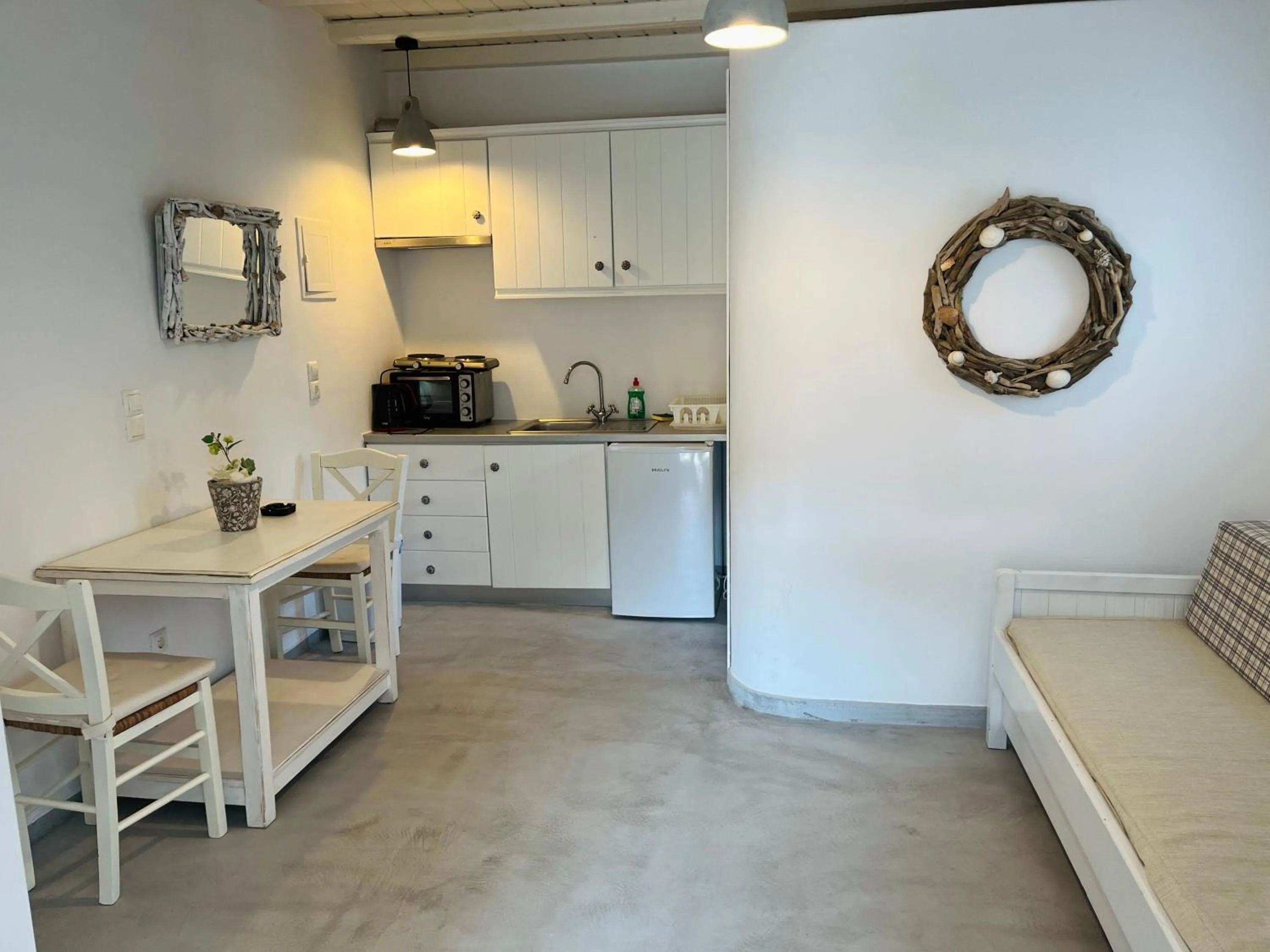 Kitchen or kitchenette in Navy Blue Suites