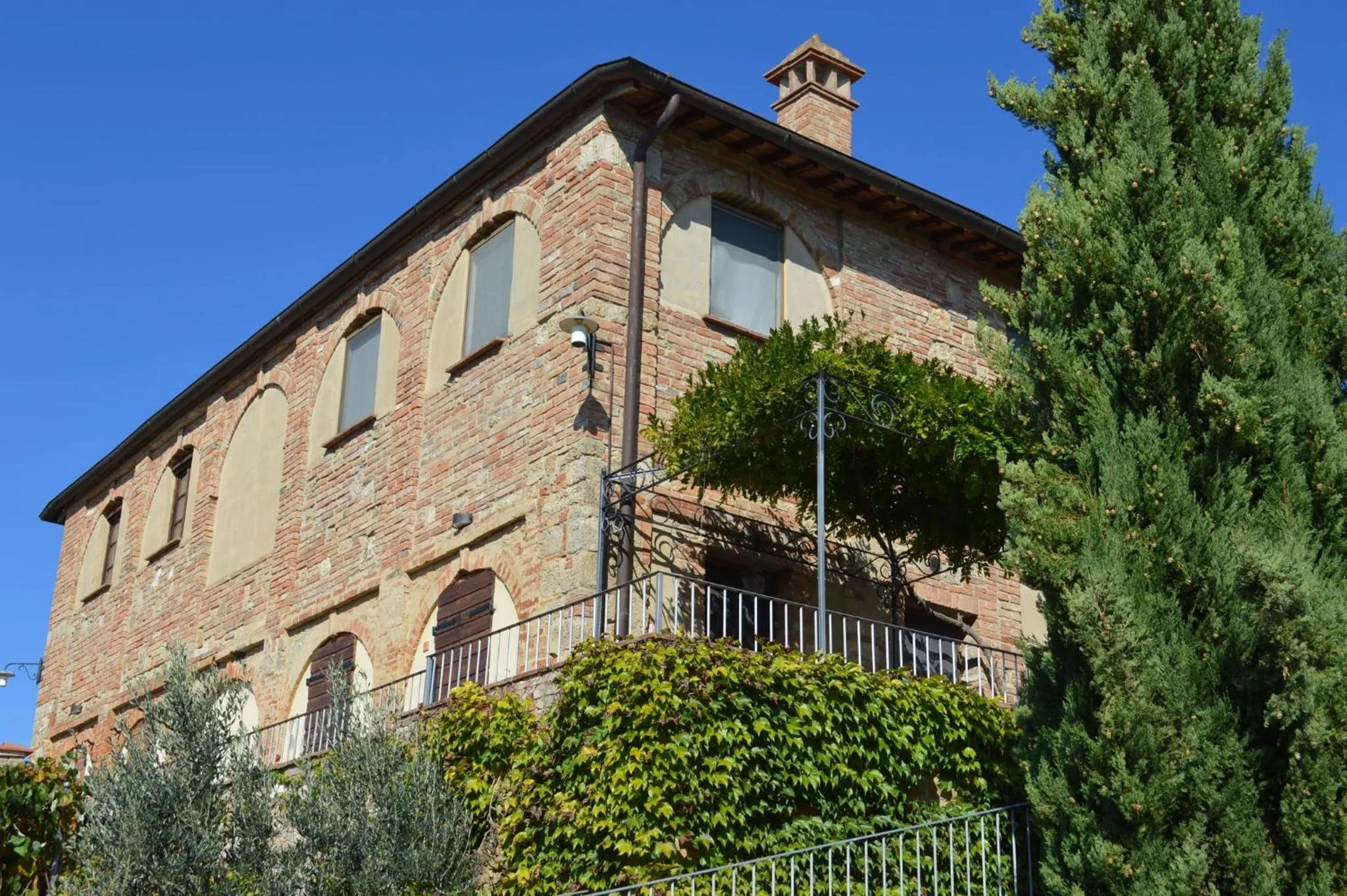 Balcony/Terrace in Holidays in apartment with swimming pool in Tuscany Siena