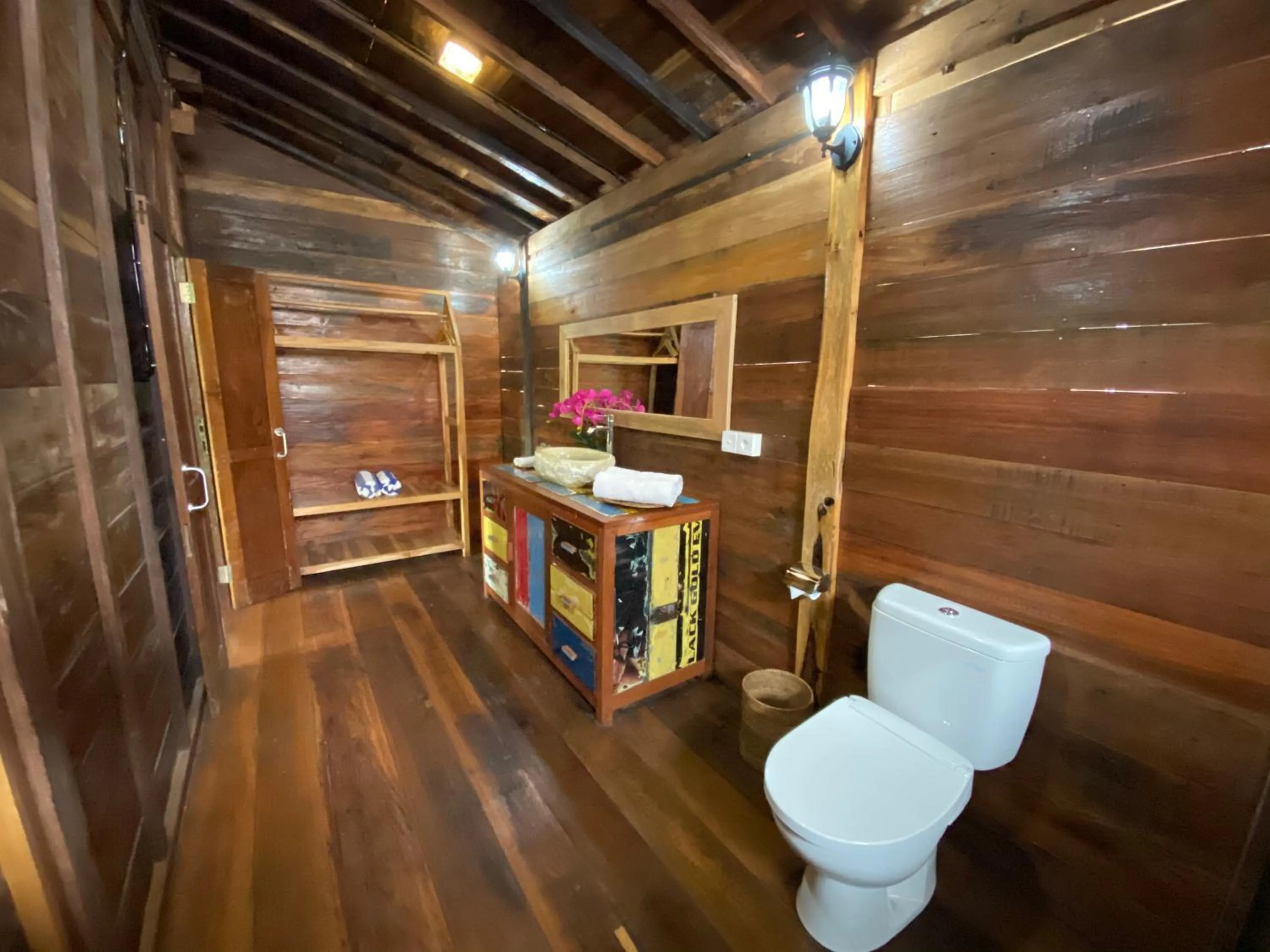 Villa Rumah Lumbung The Wooden House