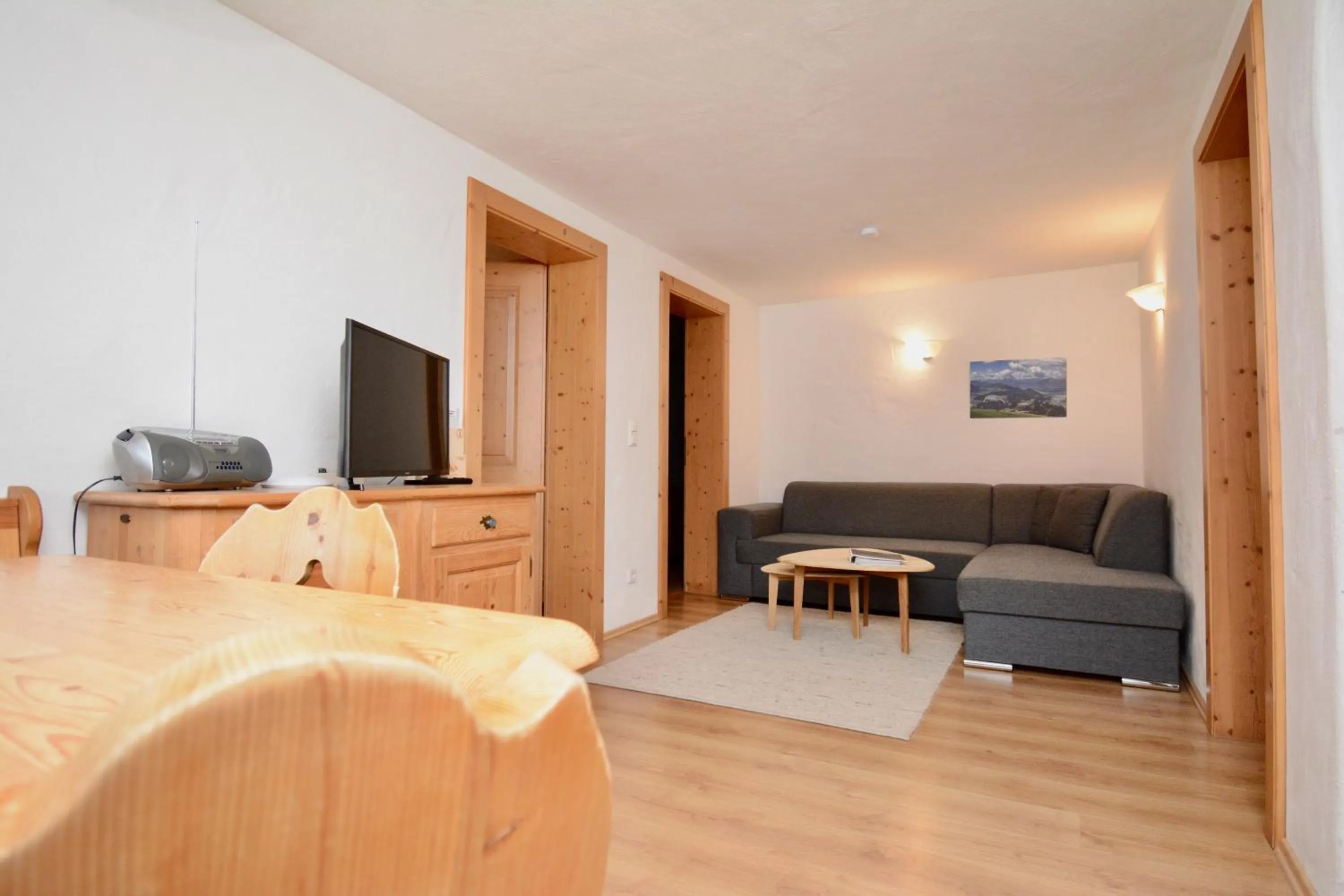 Living room, Bed in Appartement Oberschernthann