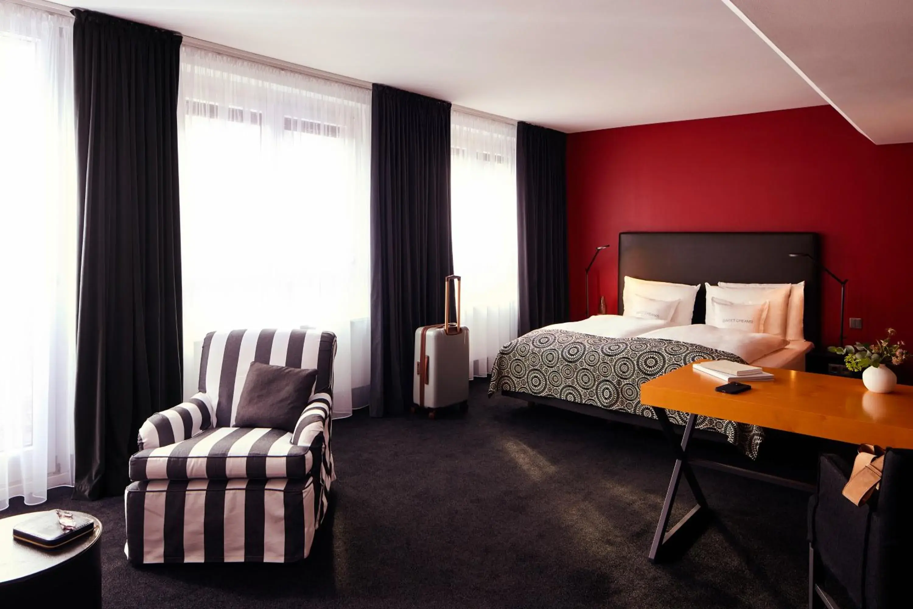 Junior King Suite with Kitchenette - single occupancy in THE MADISON Hotel Hamburg Junior King Suite with Kitchenette - single occupancy in THE MADISON Hotel Hamburg