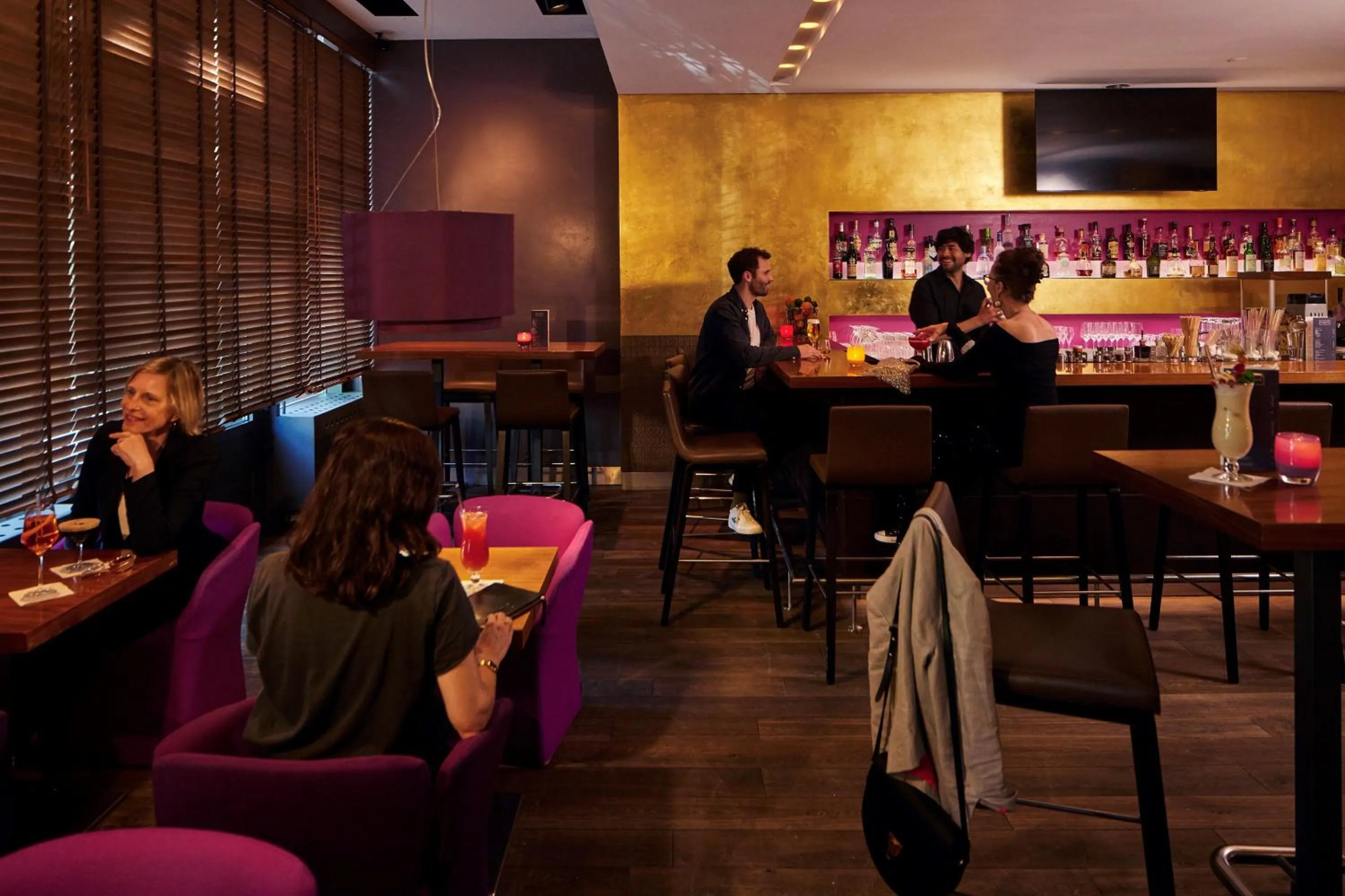 Lounge or bar in THE MADISON Hotel Hamburg