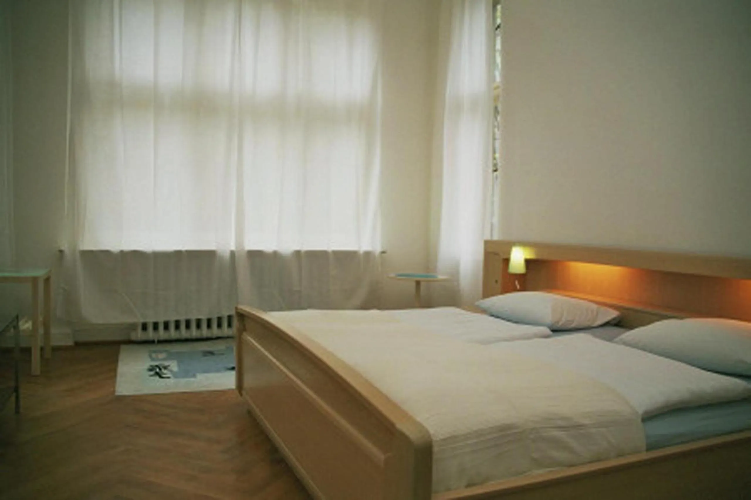 Photo of the whole room, Bed in Hotel Garni Kleist am Kurfürstendamm