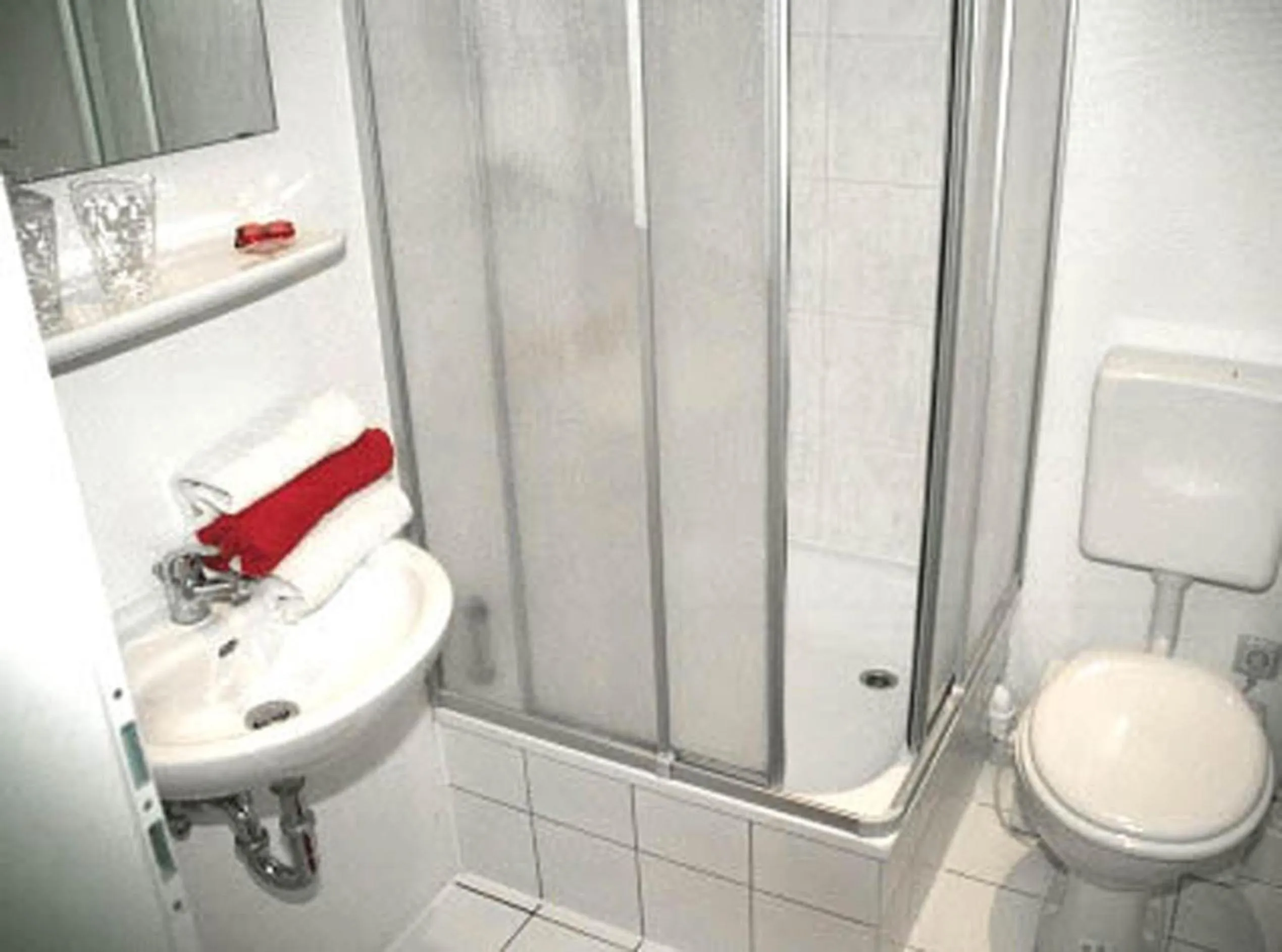 Bathroom in Hotel Garni Kleist am Kurfürstendamm