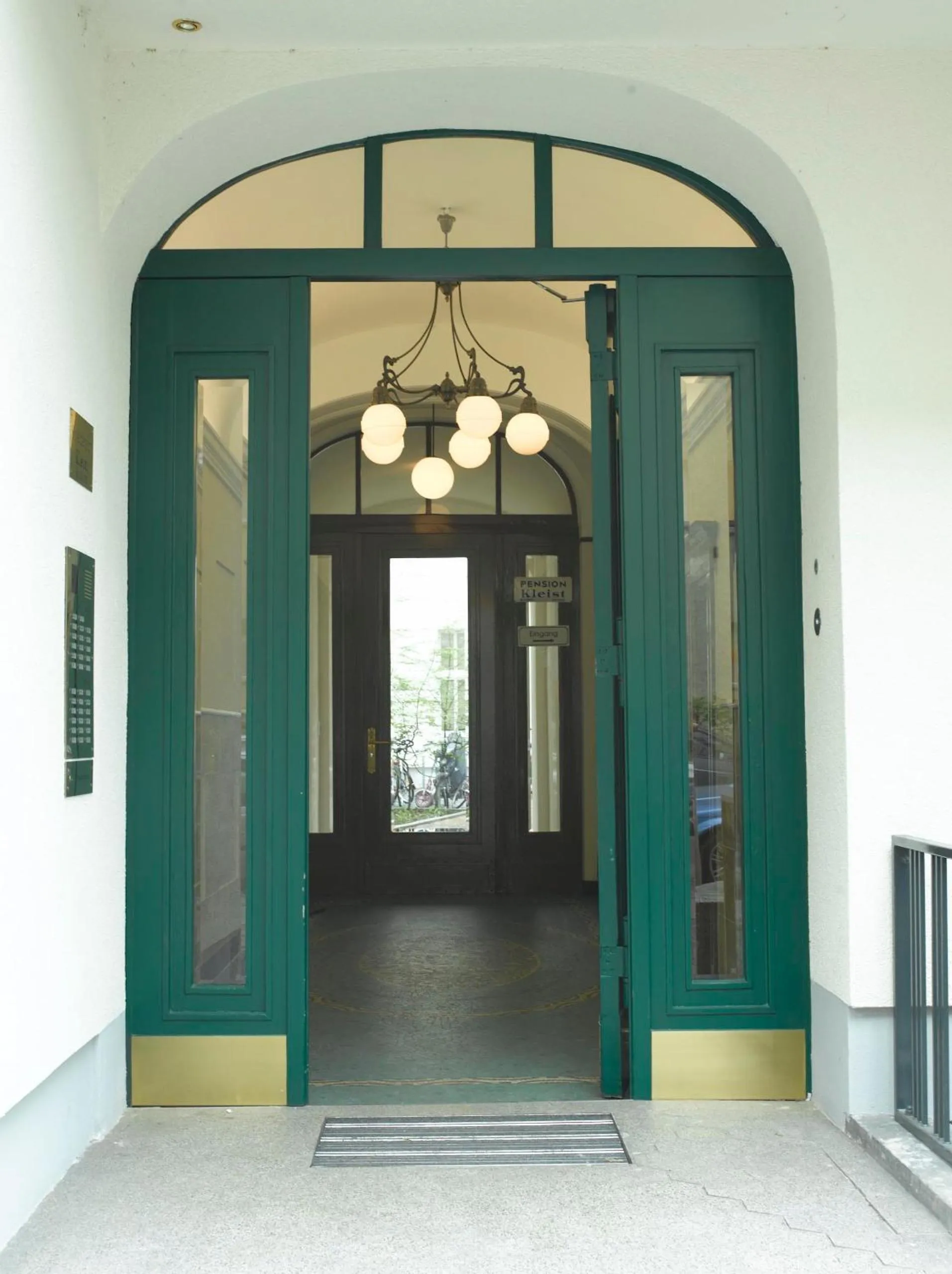 Facade/entrance in Hotel Garni Kleist am Kurfürstendamm