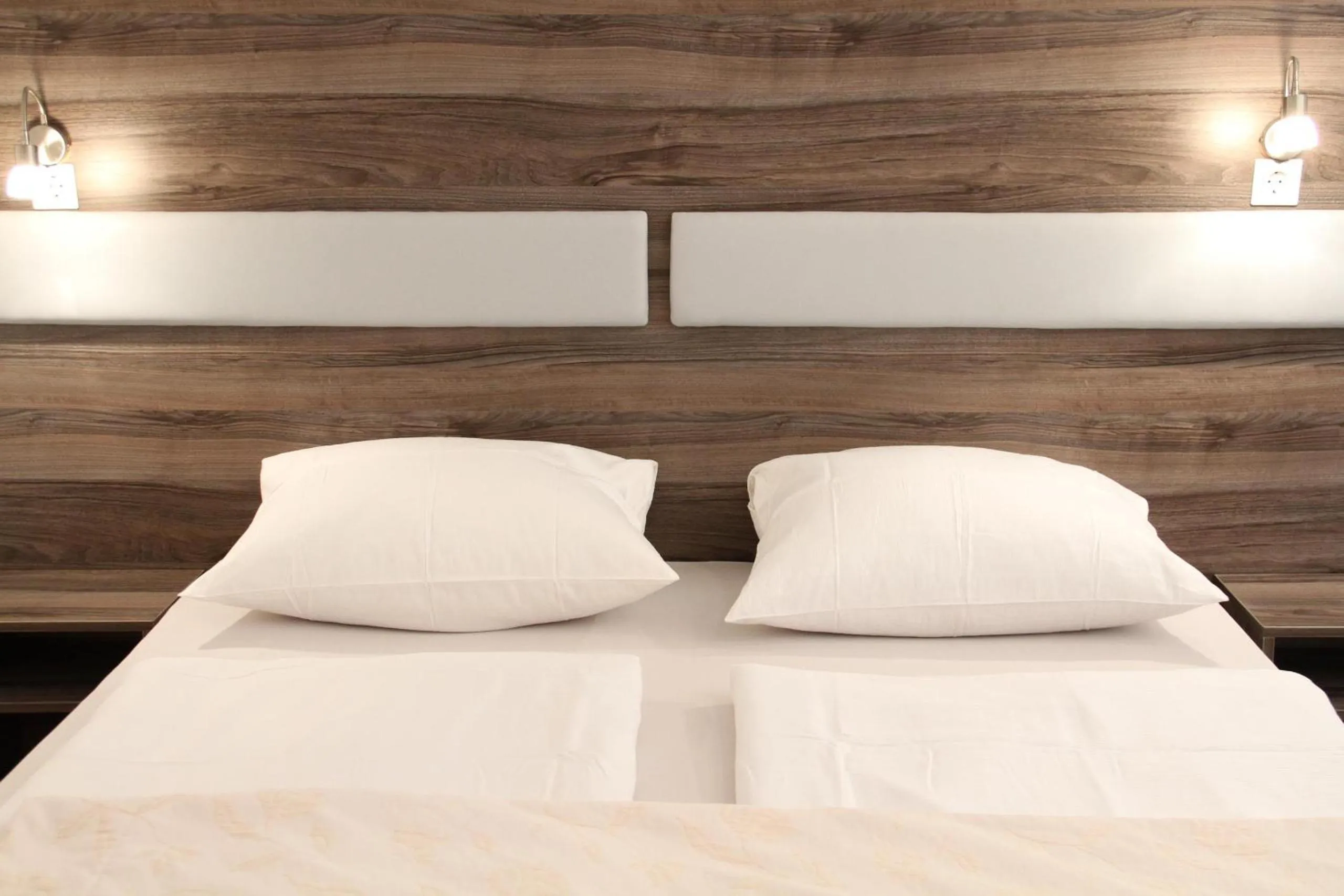 Photo of the whole room, Bed in Hotel Garni Kleist am Kurfürstendamm