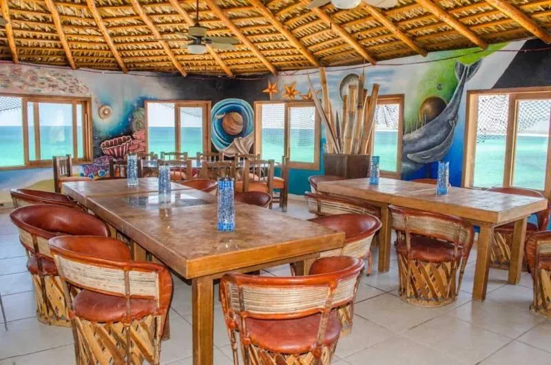 Restaurant/places to eat in Villa Paraíso