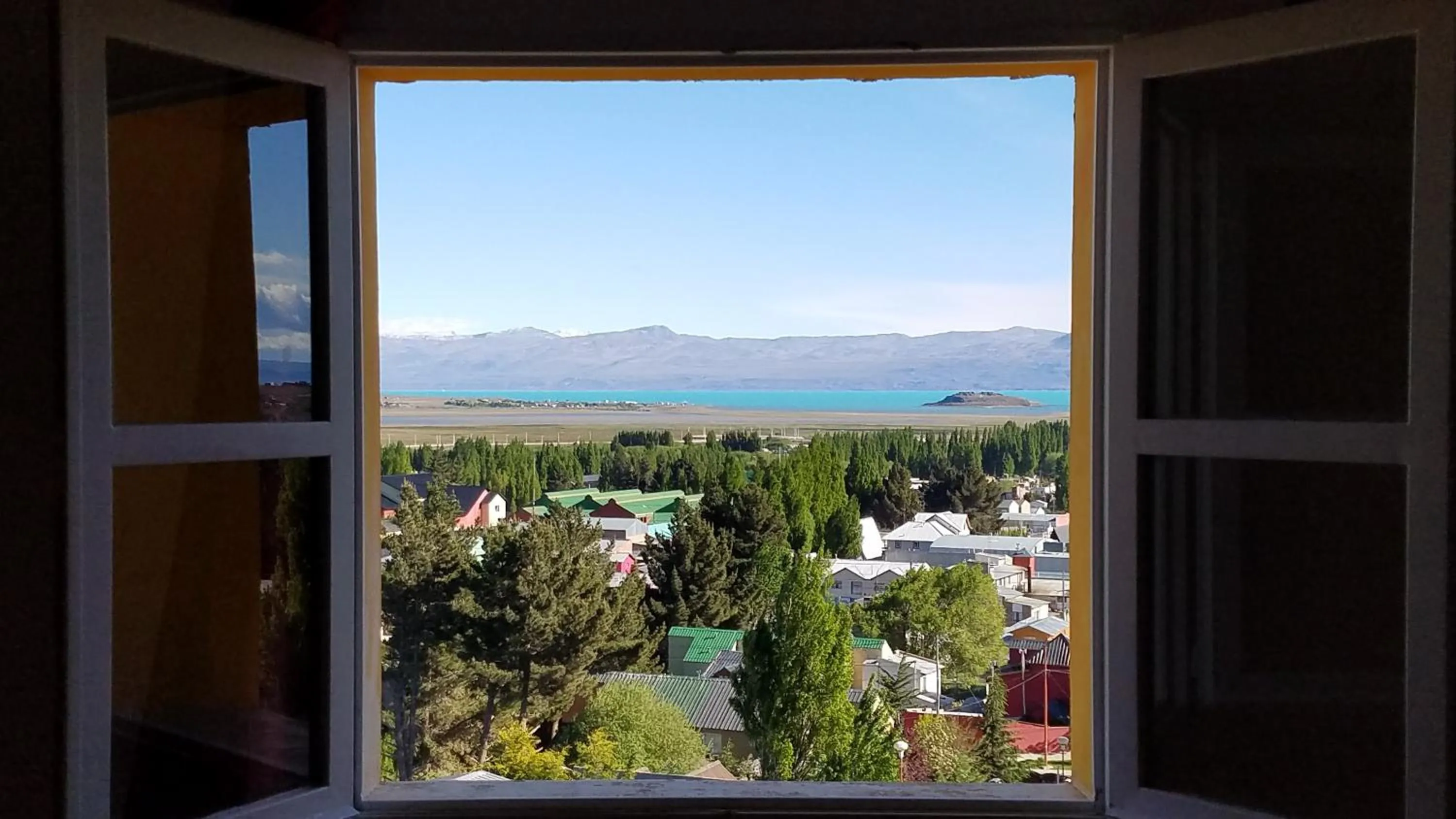 Lake view in South B&B El Calafate