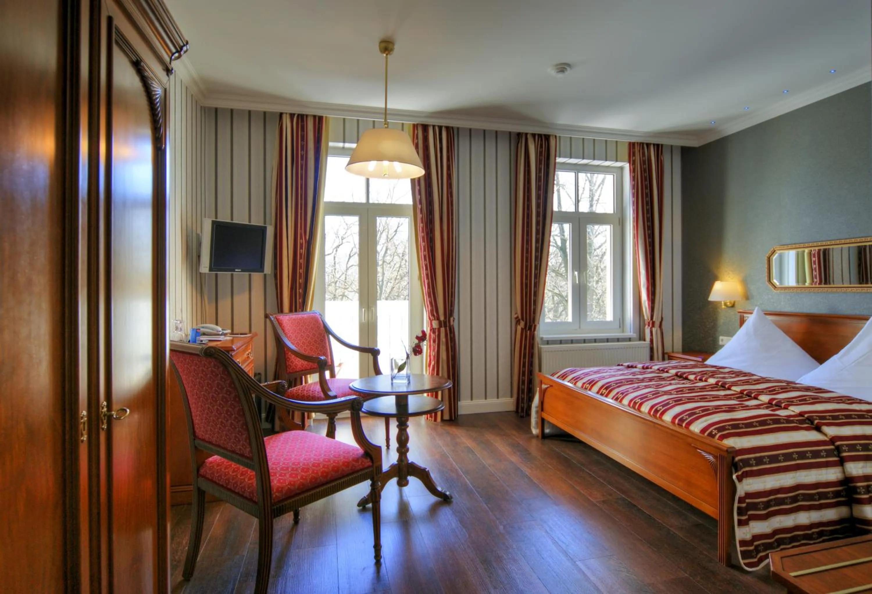 TV and multimedia, Bed in KurparkHotel Warnemünde