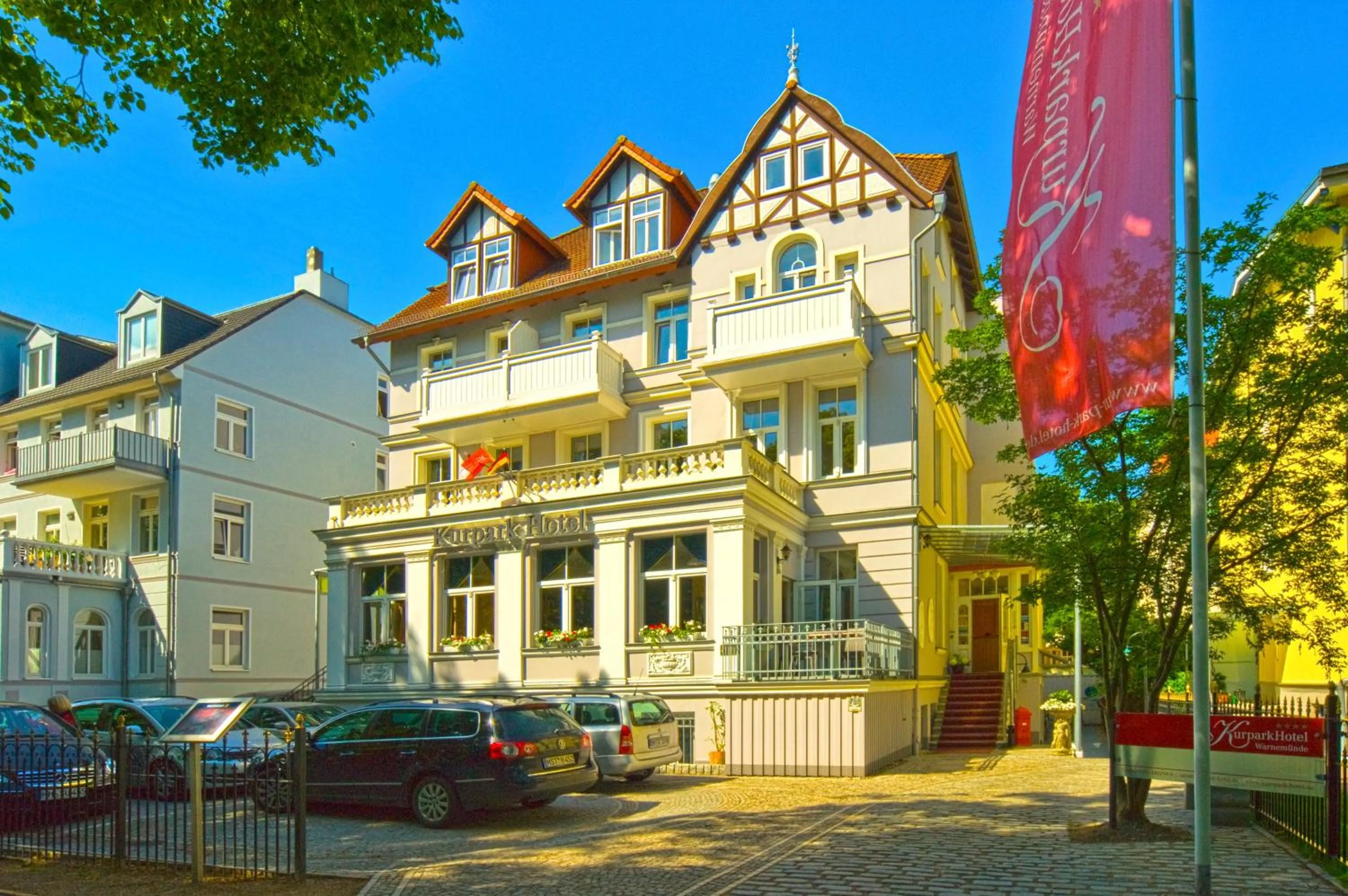 Facade/entrance in KurparkHotel Warnemünde