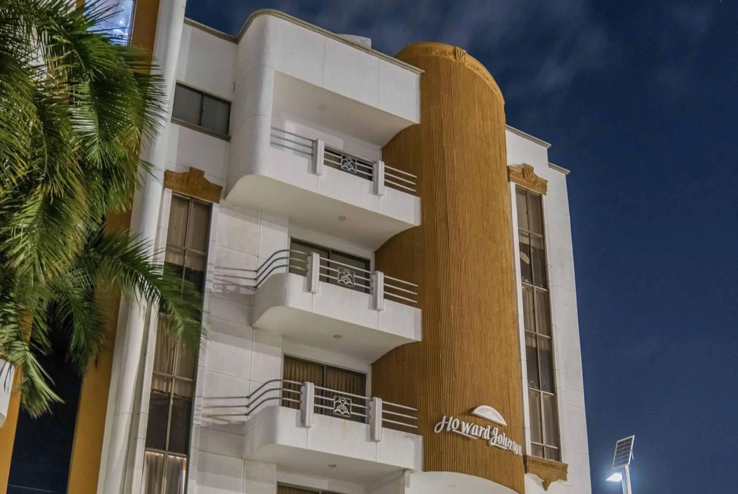 Property building in Howard Johnson by Wyndham Barranquilla Versalles Property building in Howard Johnson by Wyndham Barranquilla Versalles