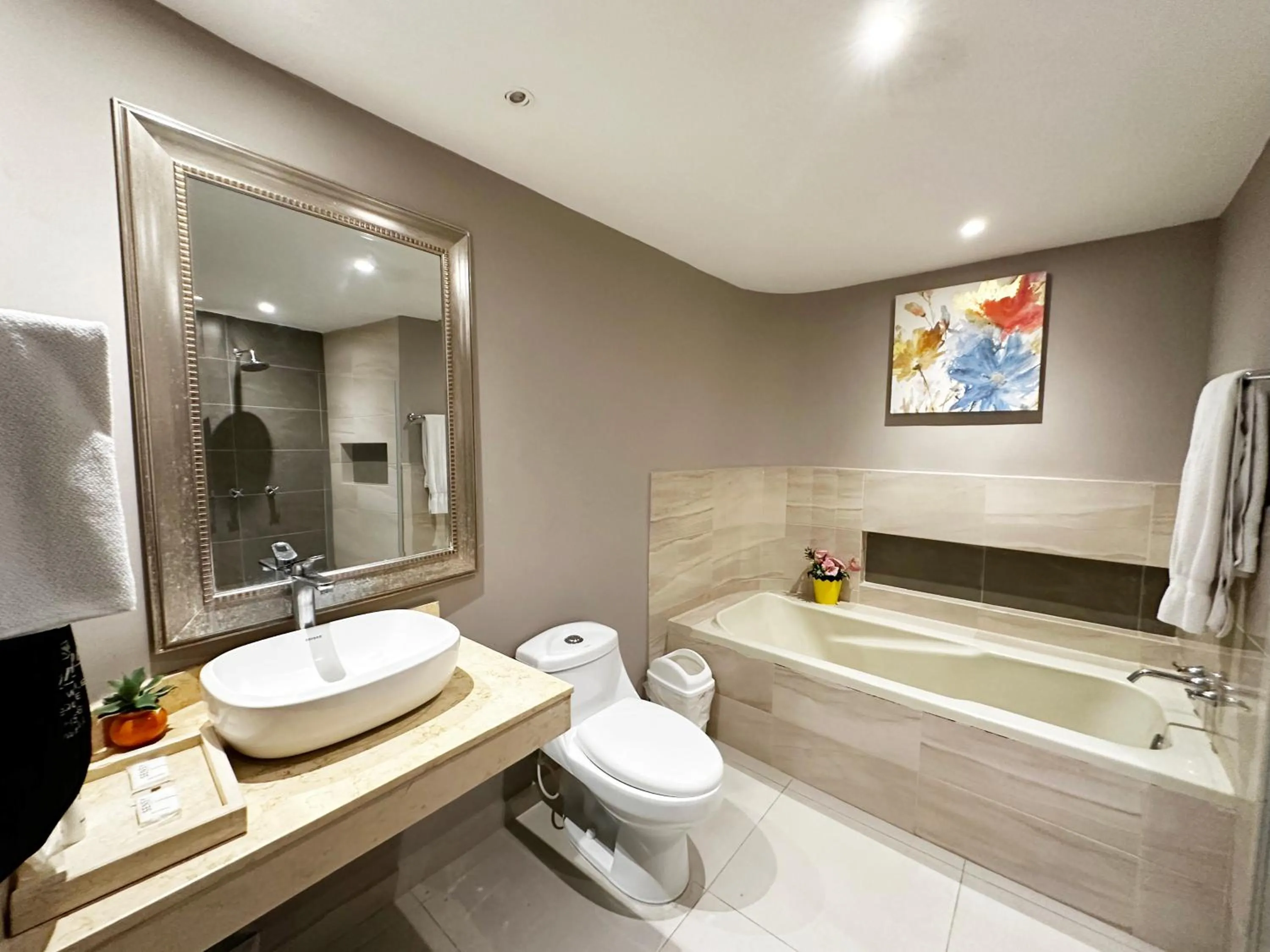 Bathroom in Howard Johnson by Wyndham Barranquilla Versalles