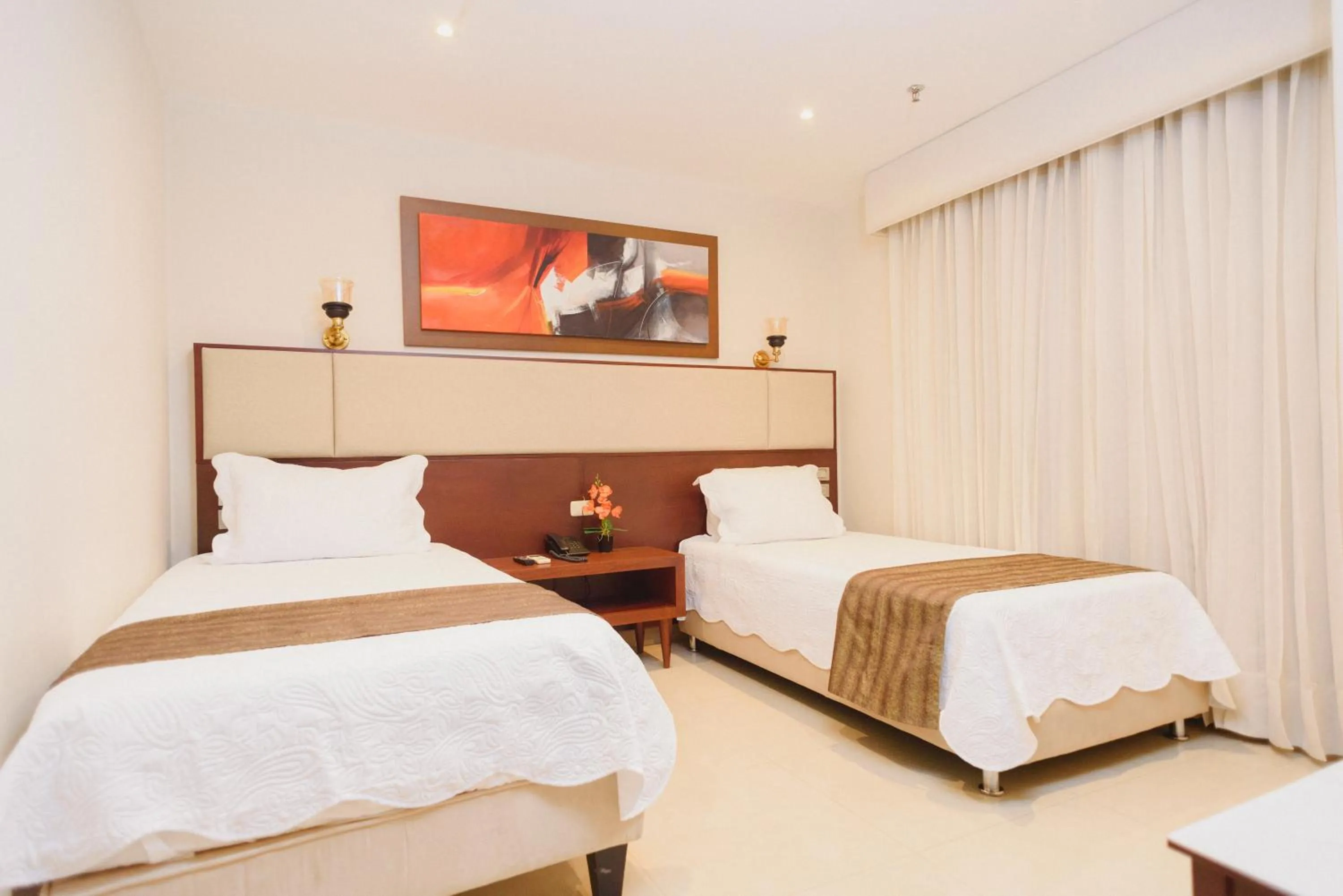 Lake view, Bed in Howard Johnson by Wyndham Barranquilla Versalles