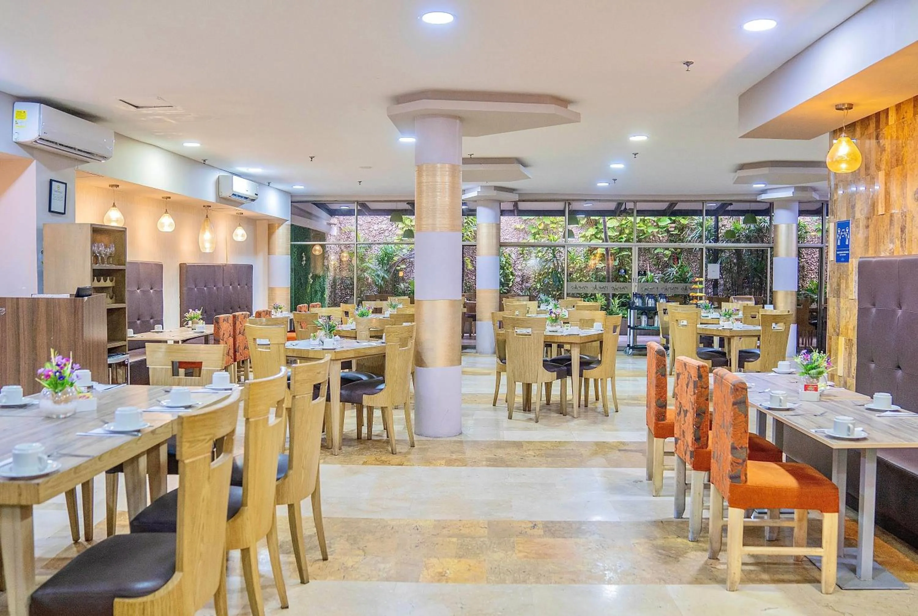 Restaurant/places to eat in Howard Johnson by Wyndham Barranquilla Versalles