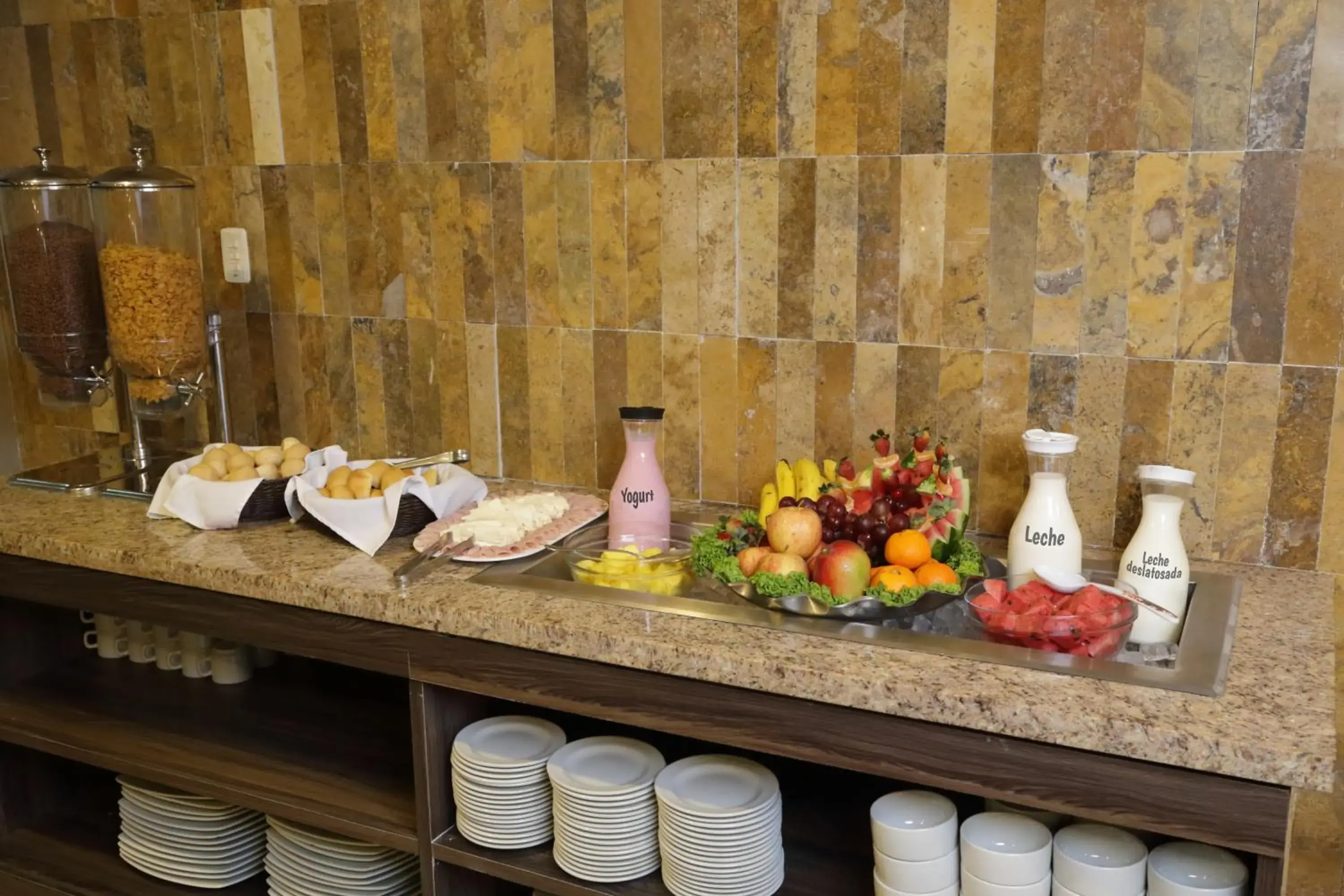 Restaurant/places to eat in Howard Johnson by Wyndham Barranquilla Versalles Restaurant/places to eat in Howard Johnson by Wyndham Barranquilla Versalles