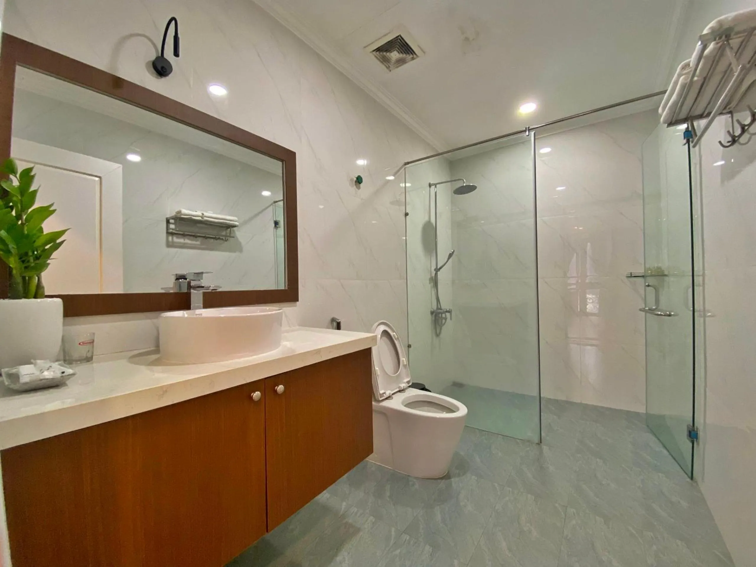 Hue Crown Boutique best hotel