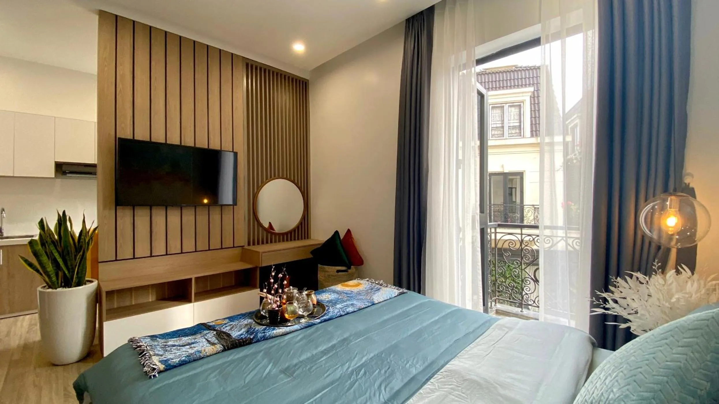 Bed in Hue Crown Boutique best hotel