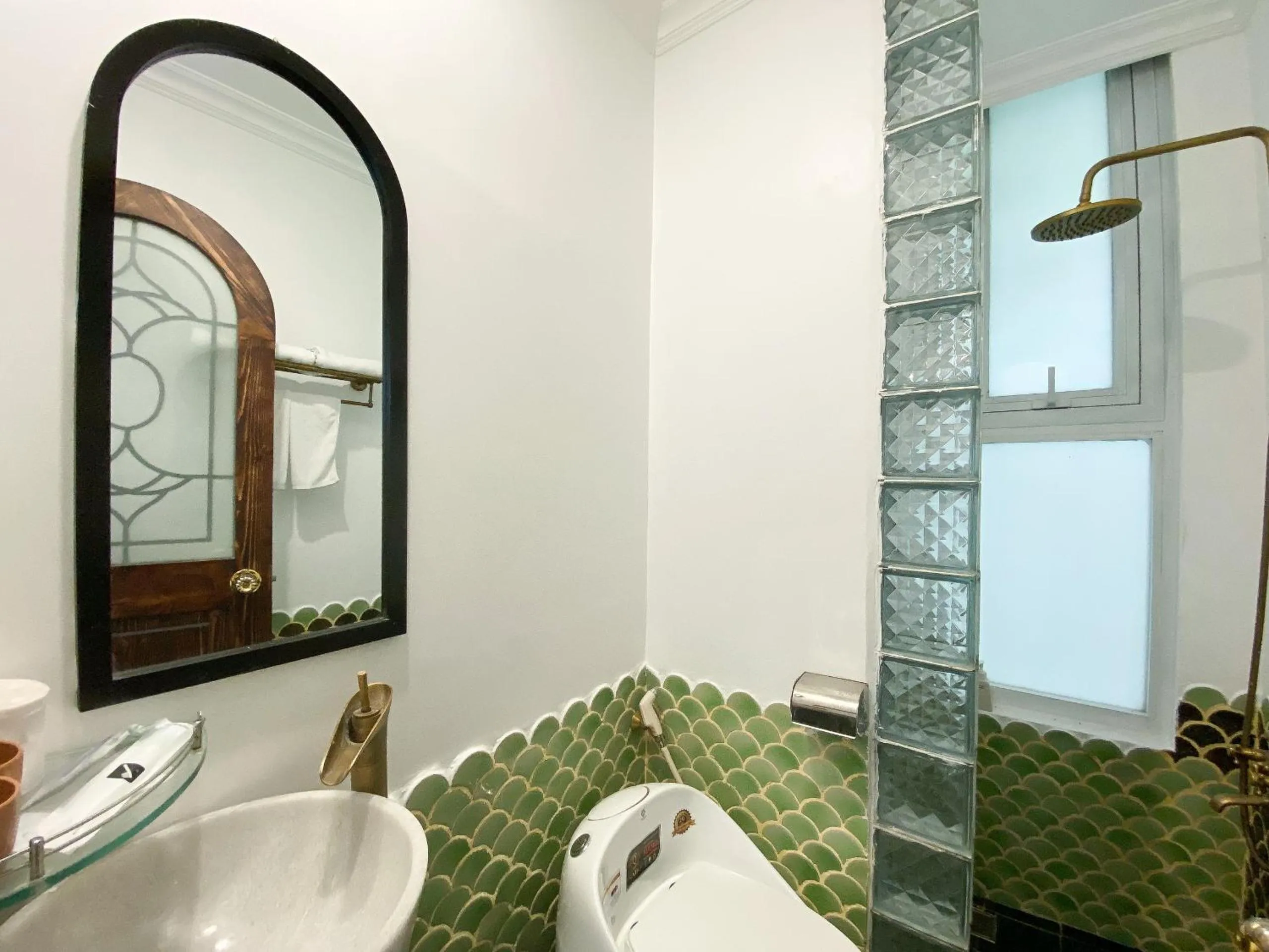 Hue Crown Boutique best hotel