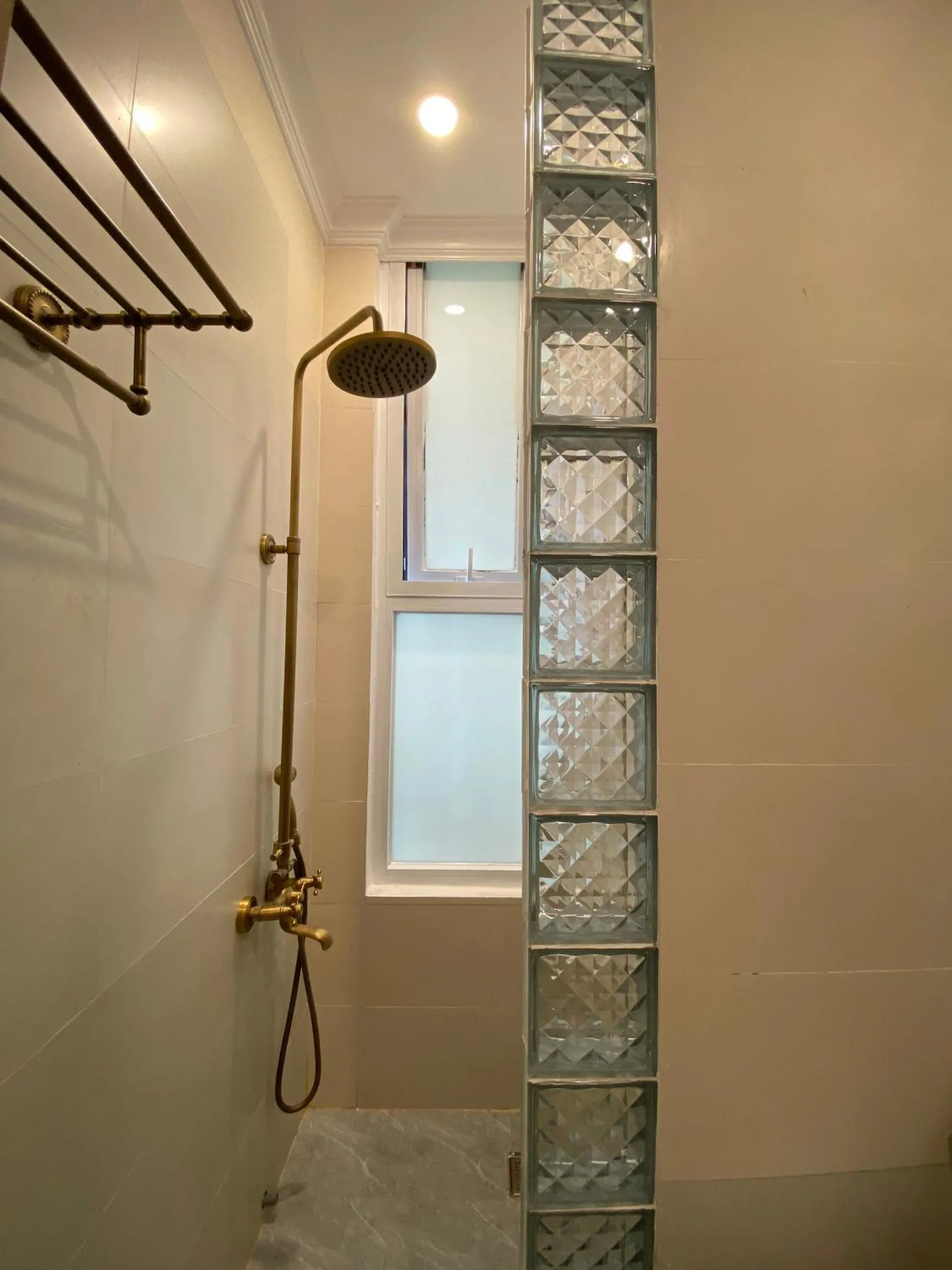 Hue Crown Boutique best hotel