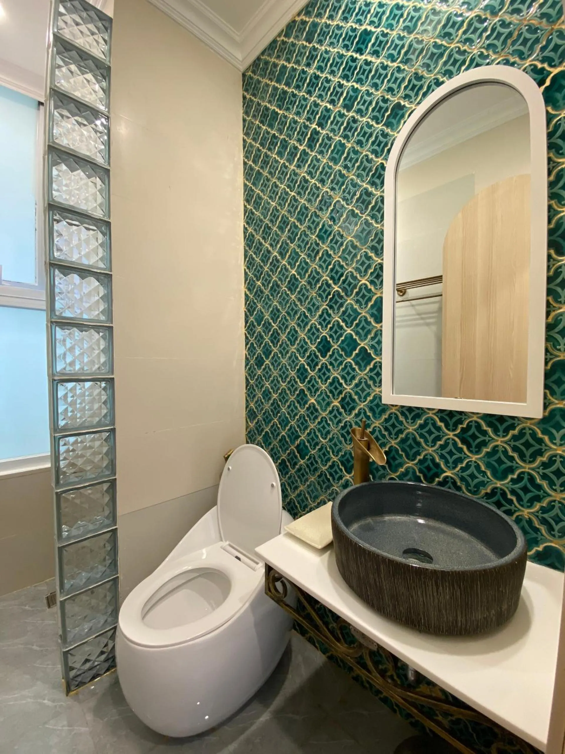 Hue Crown Boutique best hotel