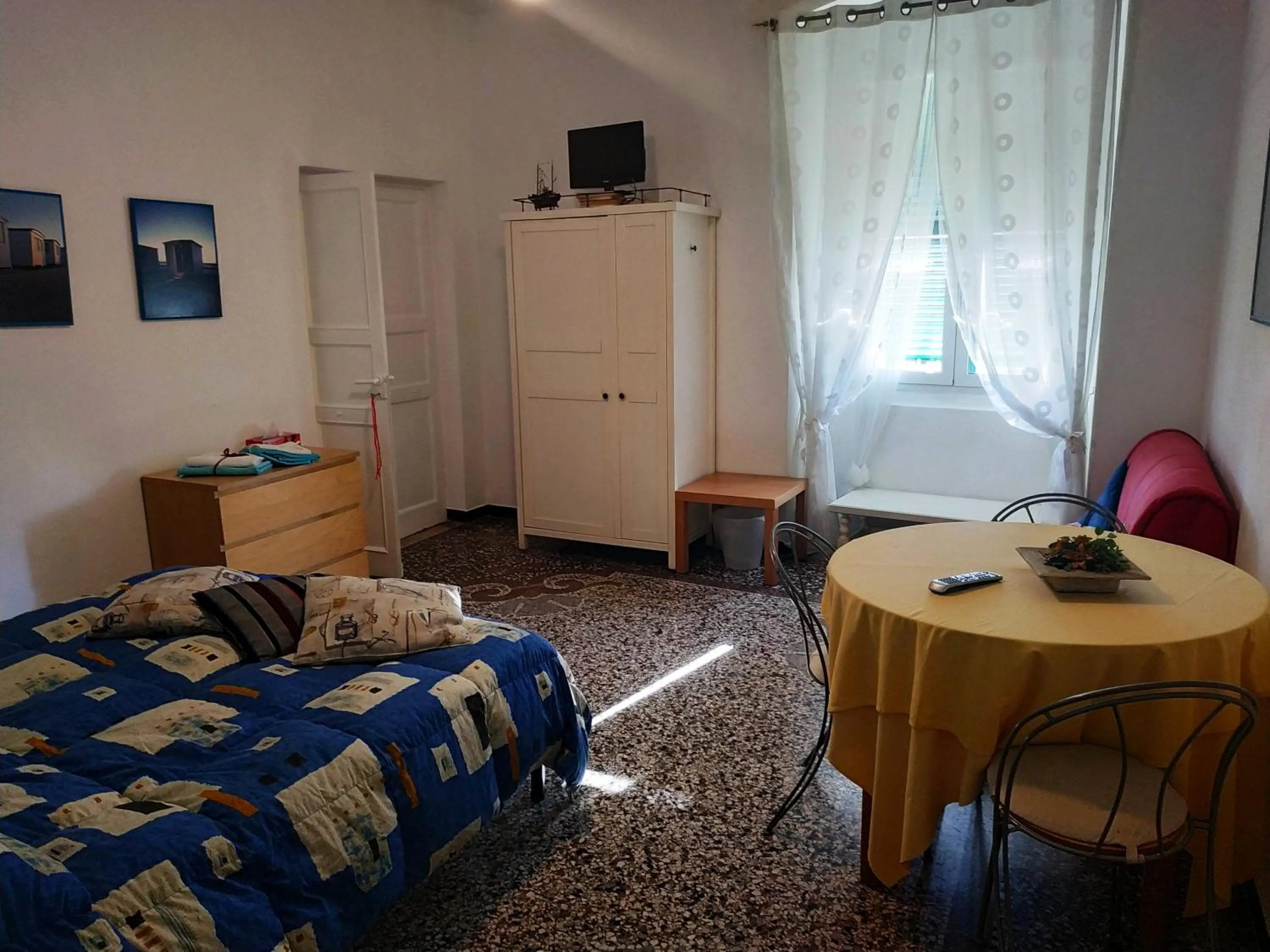 Standard Double Room with Shared Bathroom - single occupancy in Delfino Blue