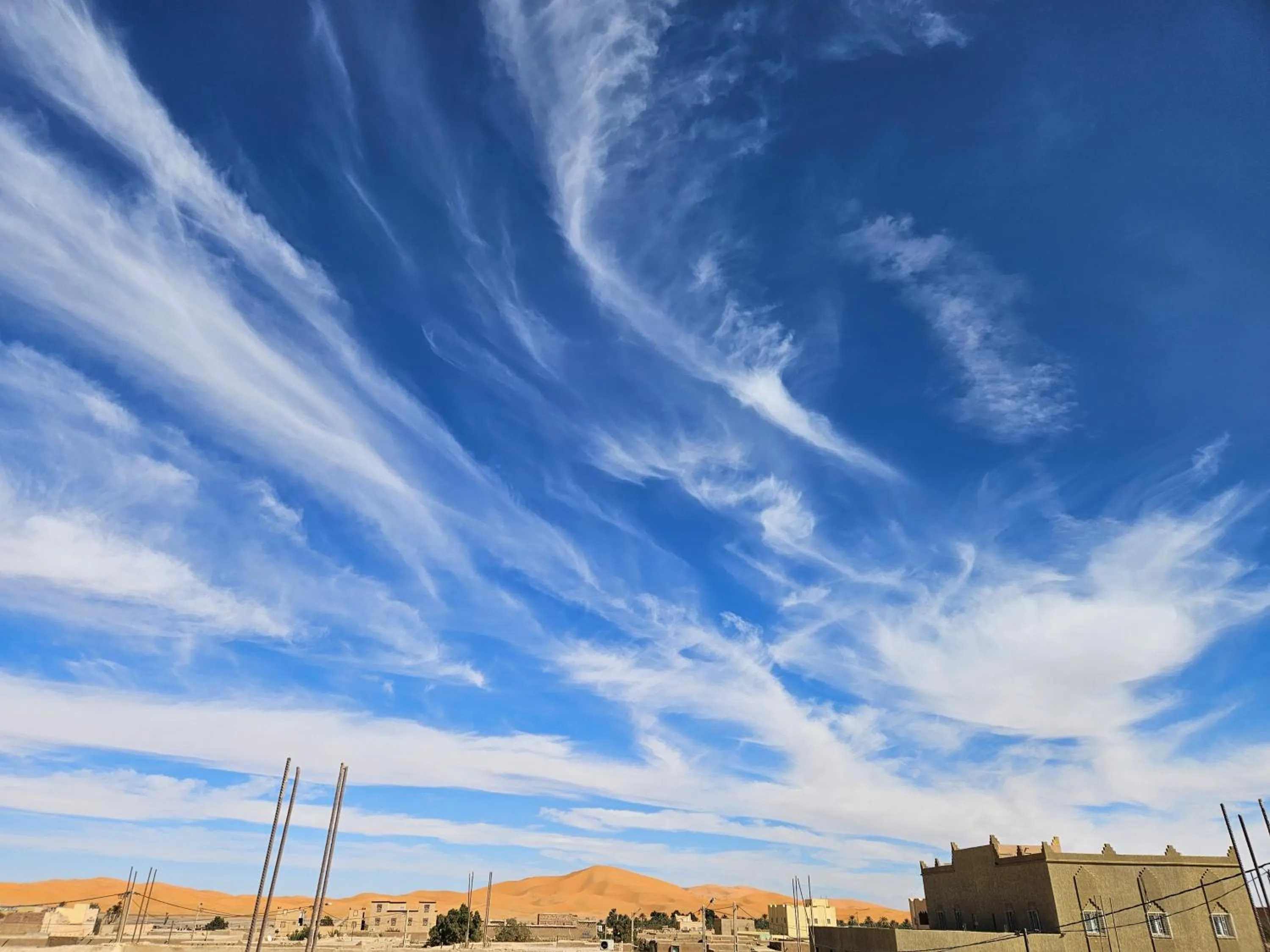 Merzouga Quiet apart &camels trecking