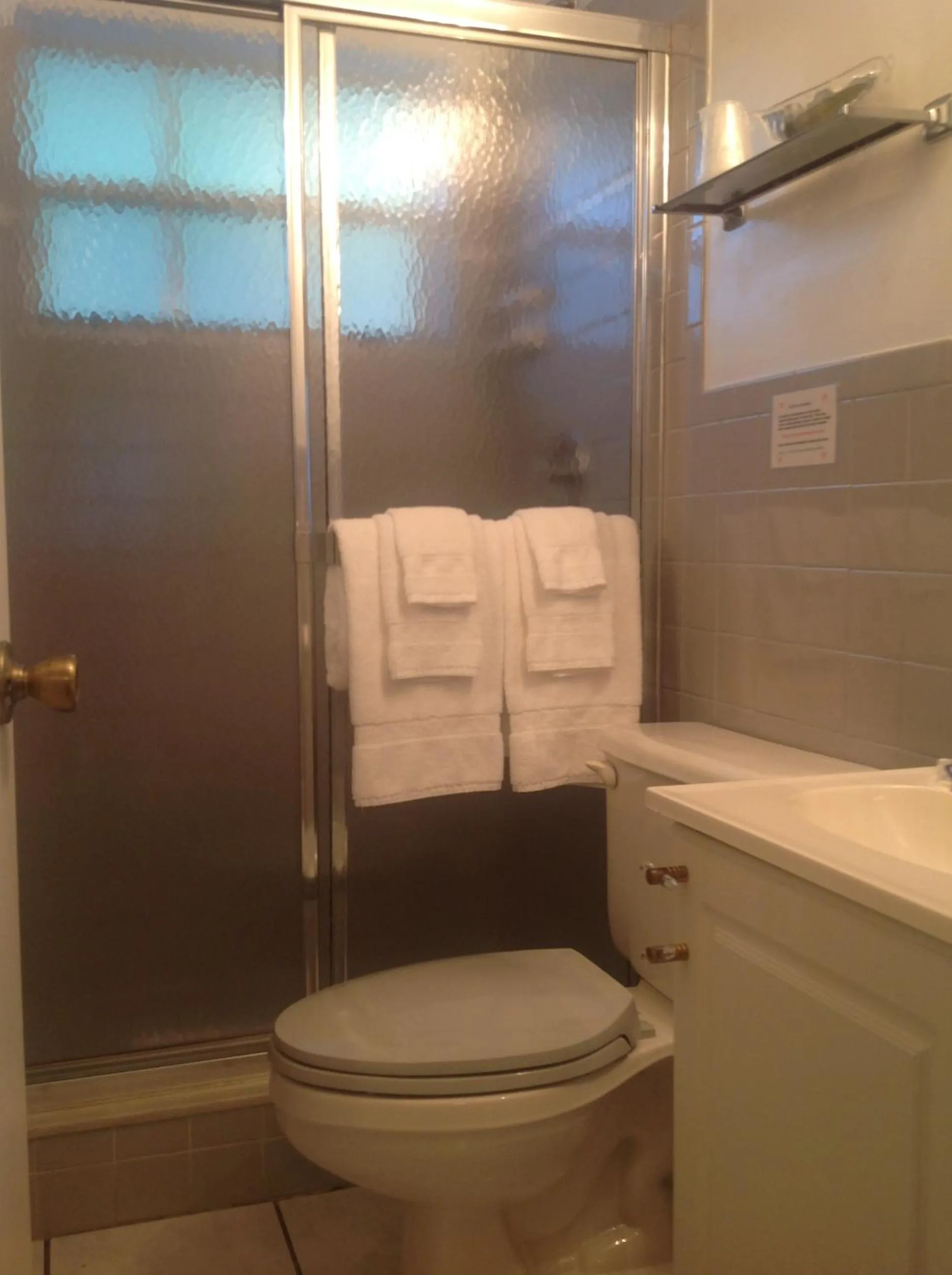 Bathroom in Coral Reef Guesthouse