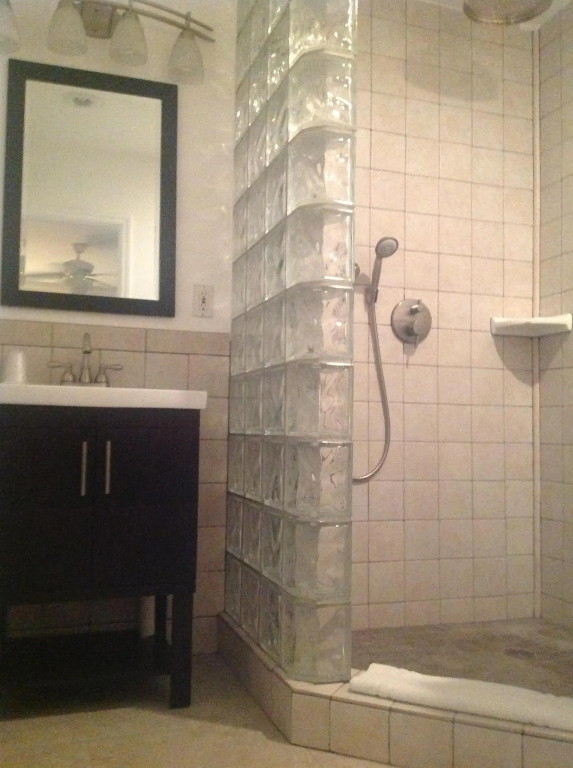 Bathroom in Coral Reef Guesthouse