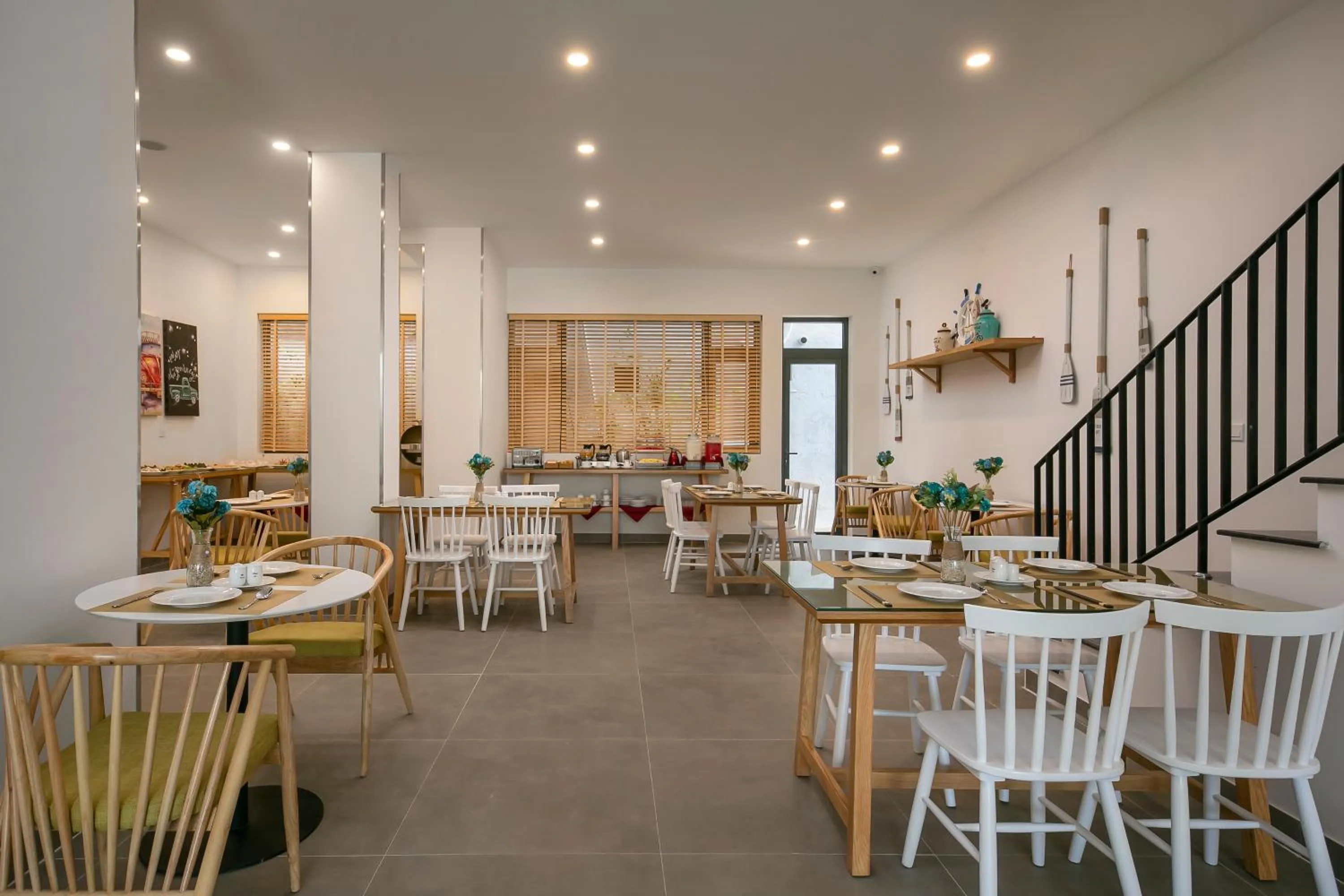 Restaurant/places to eat in Dolphin Hotel and Apartment