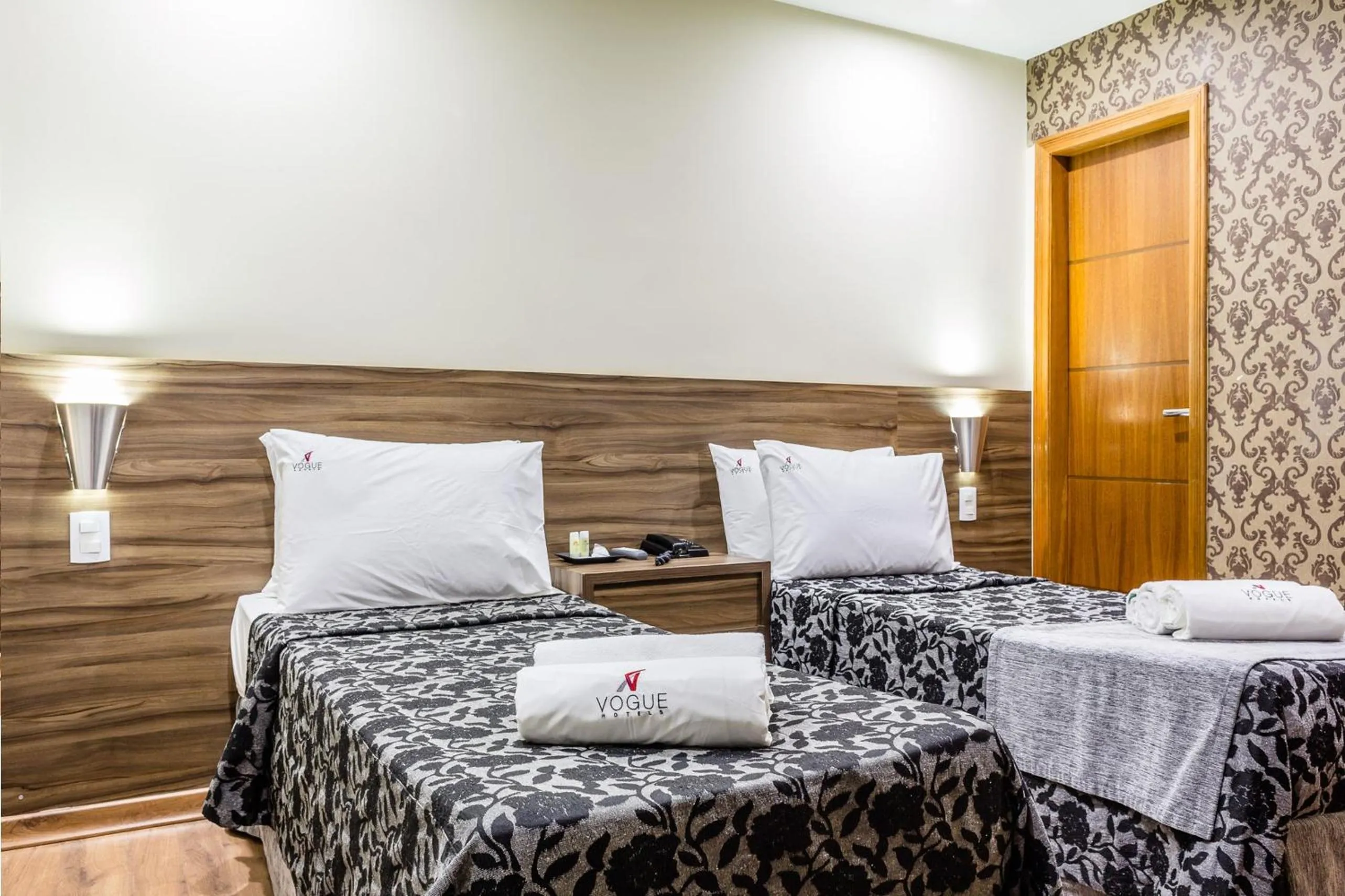 Photo of the whole room, Bed in Vox Hotel