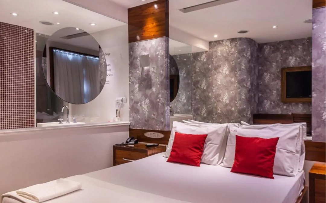 Bedroom, Bed in Vox Hotel