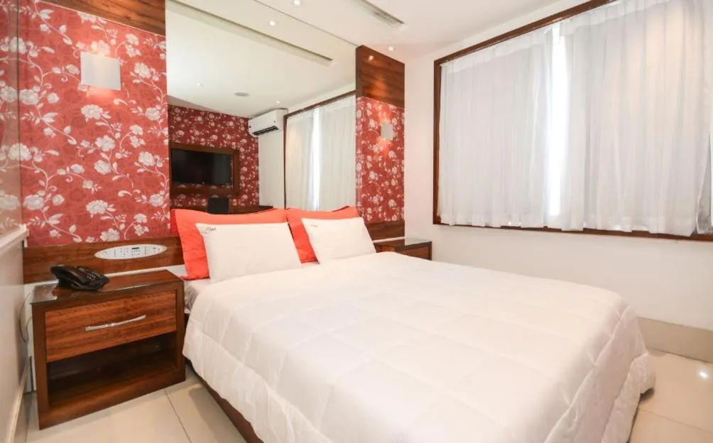 Photo of the whole room, Bed in Vox Hotel