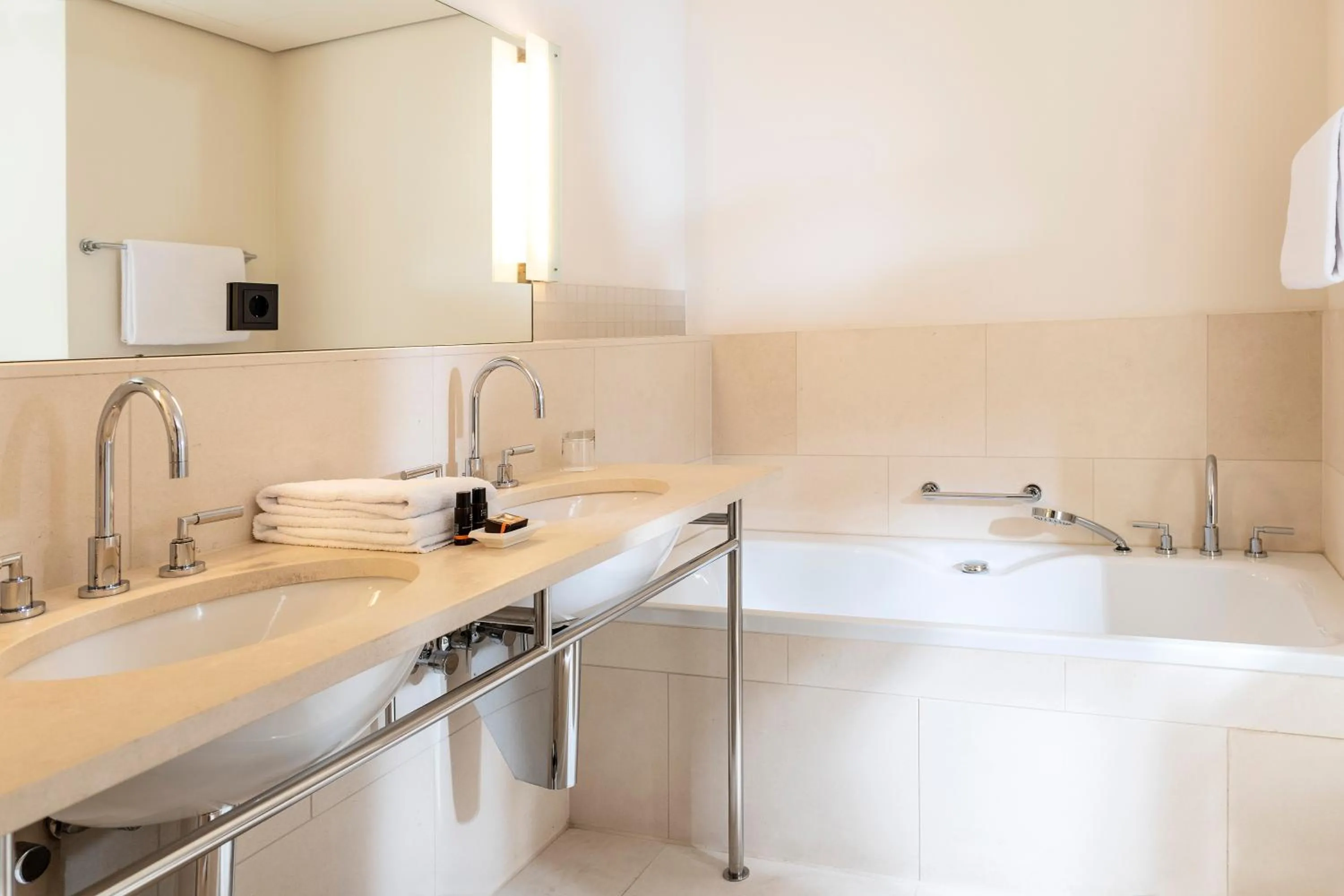 Shower in Clipper Boardinghouse - Hamburg-Holzhafen