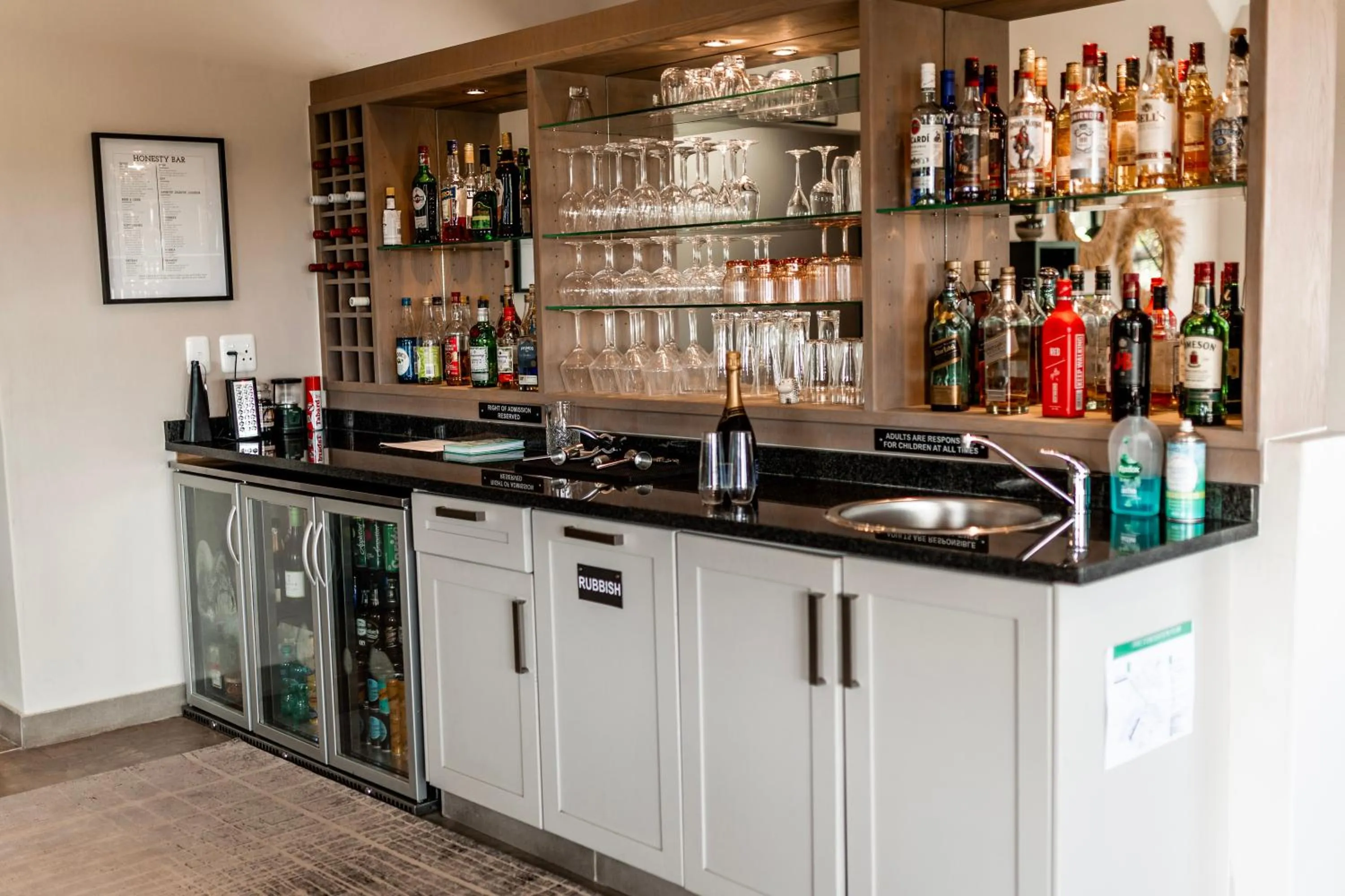 Drinks in Little Kubu Lodge