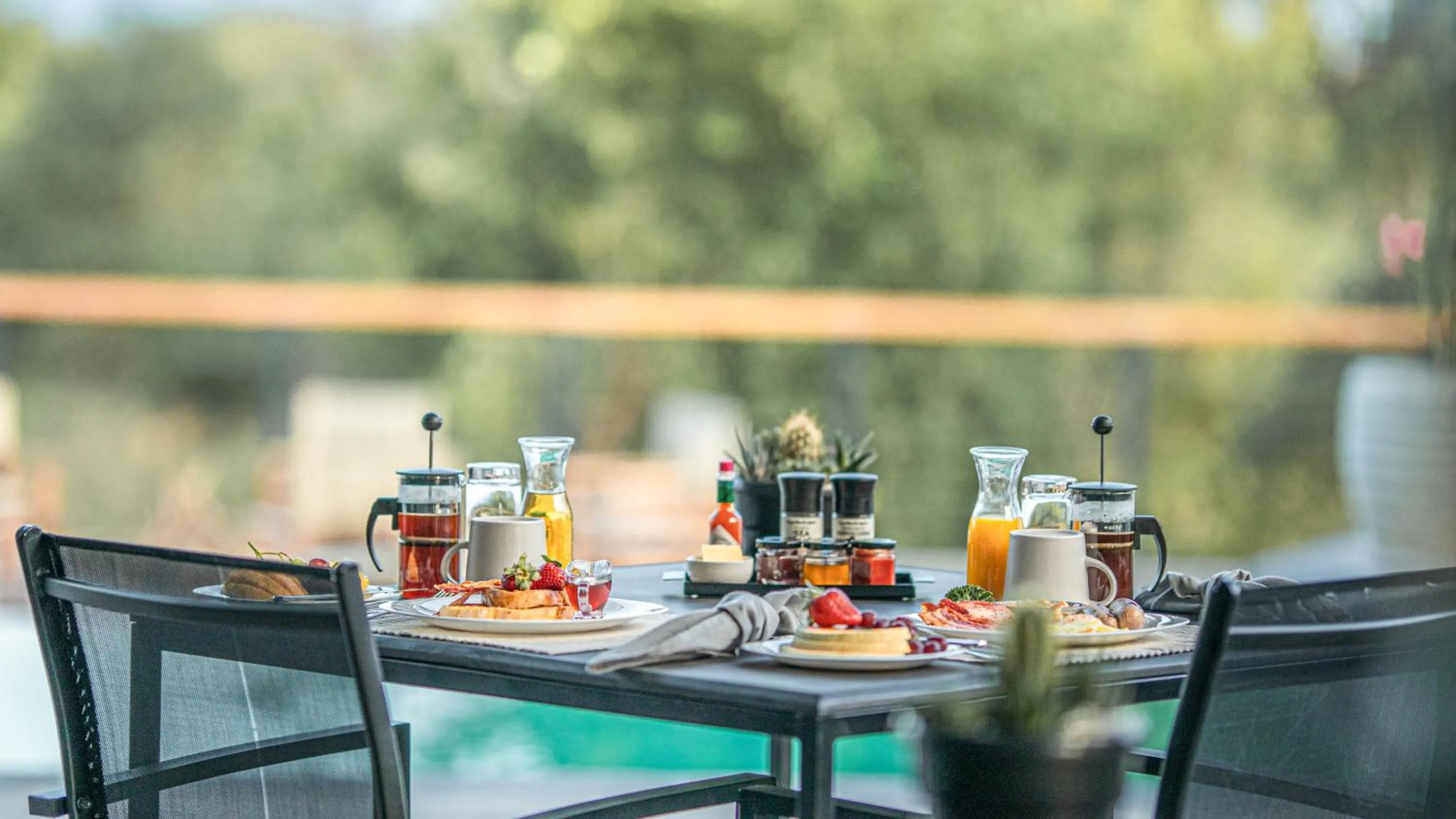 Food and drinks in Little Kubu Lodge